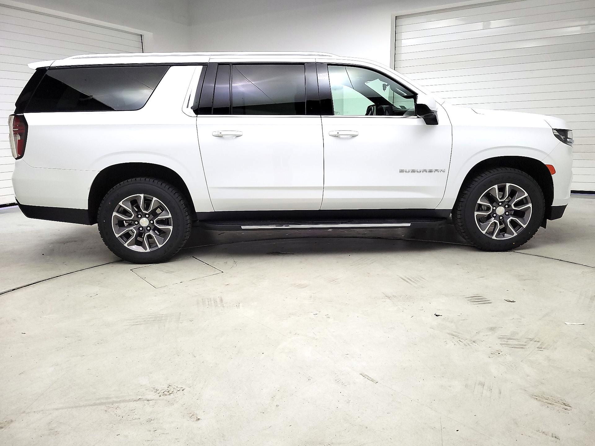 Thumbnail: 2023 Chevrolet Suburban - 4