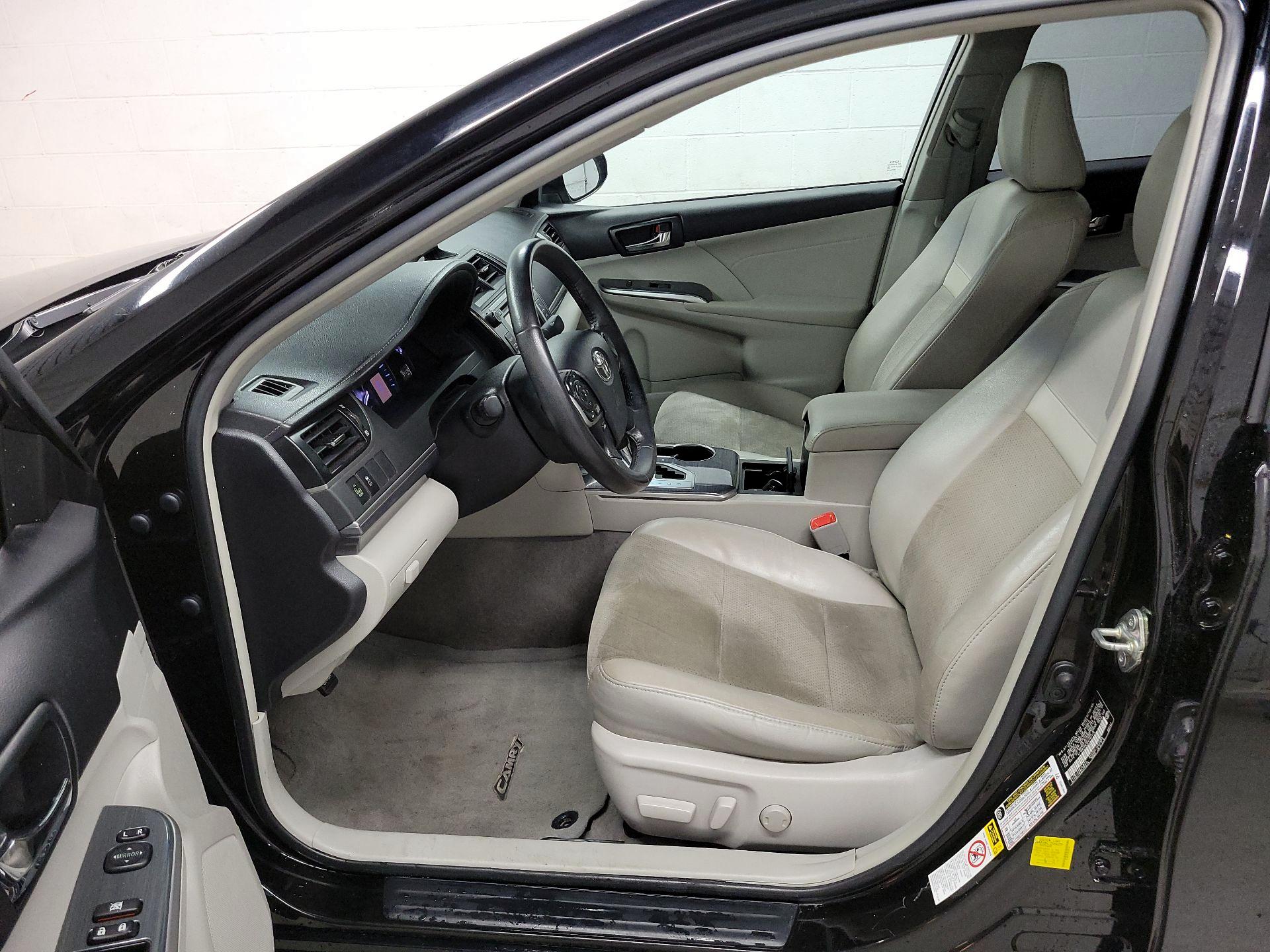 Thumbnail: 2014 Toyota Camry - 9