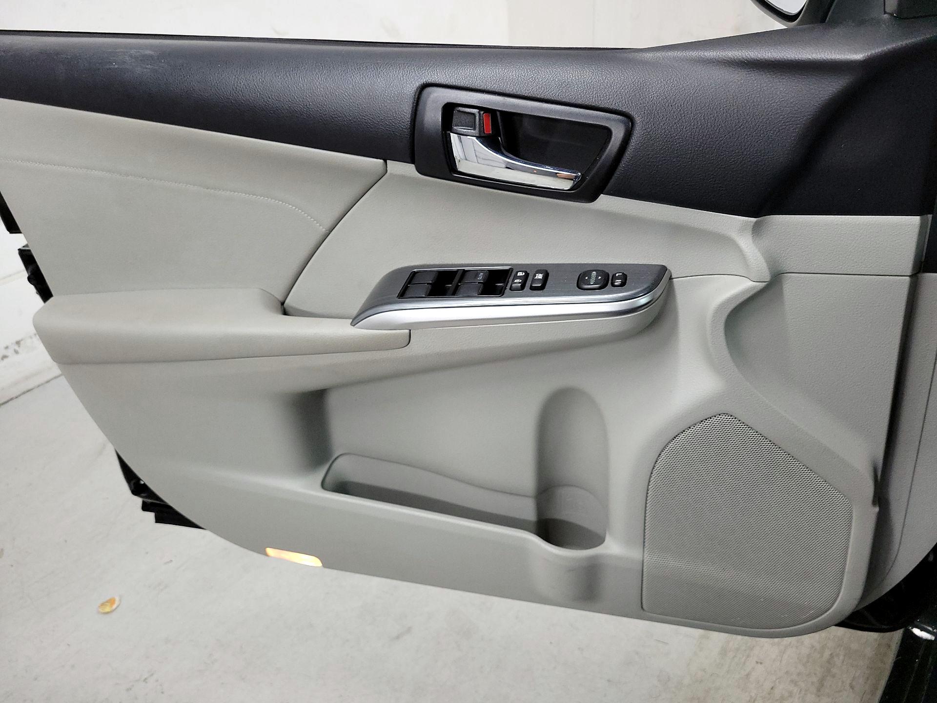 Thumbnail: 2014 Toyota Camry - 10