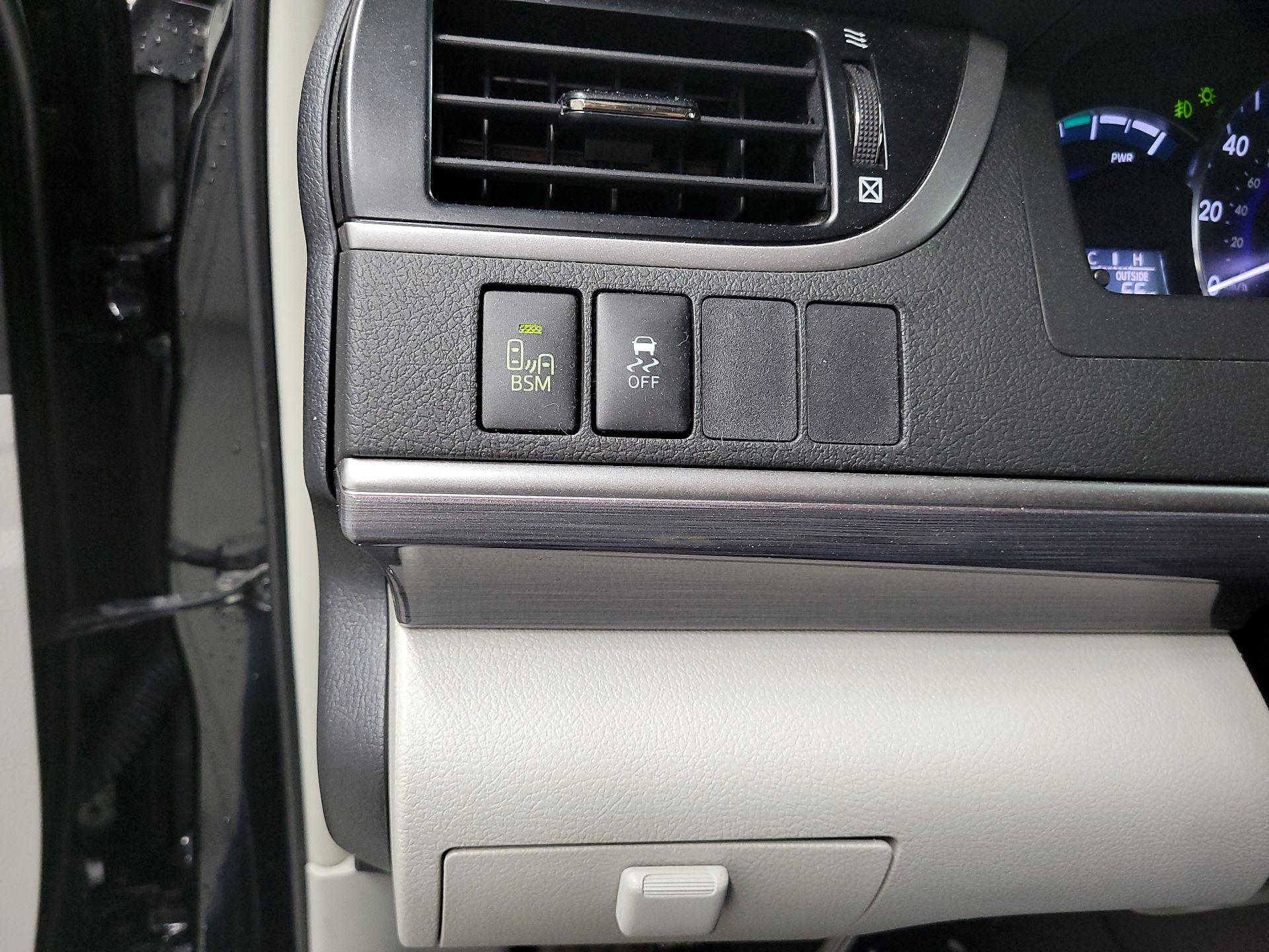 Thumbnail: 2014 Toyota Camry - 11