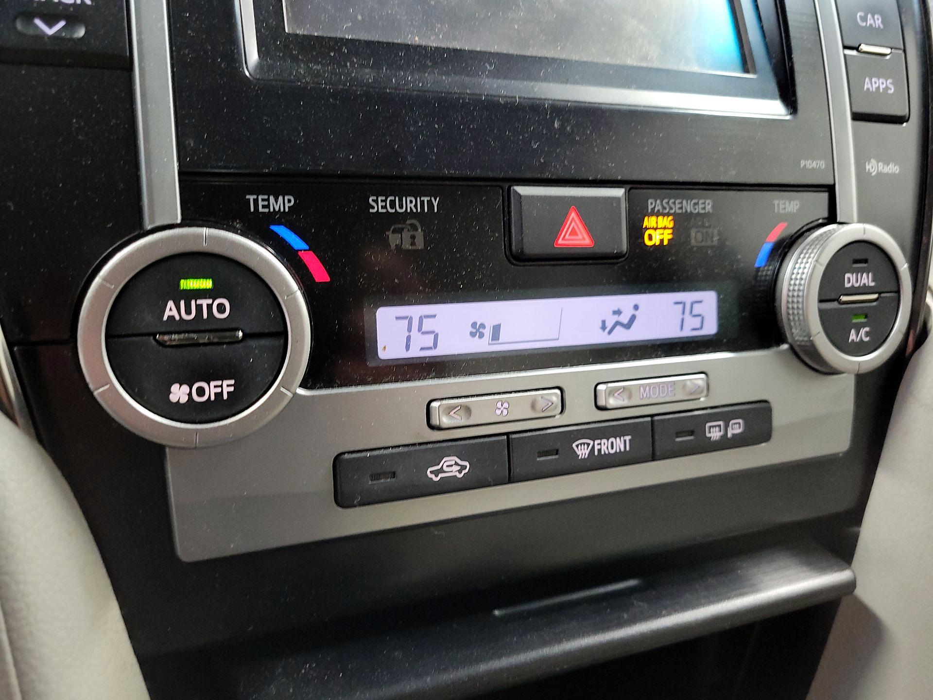 Thumbnail: 2014 Toyota Camry - 14