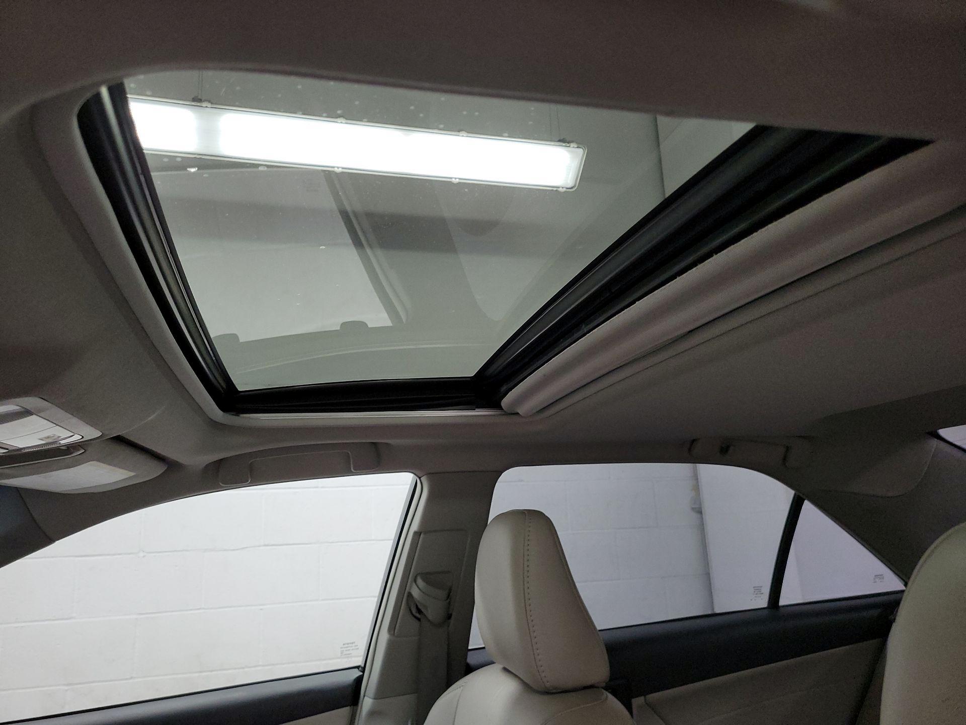 Thumbnail: 2014 Toyota Camry - 17