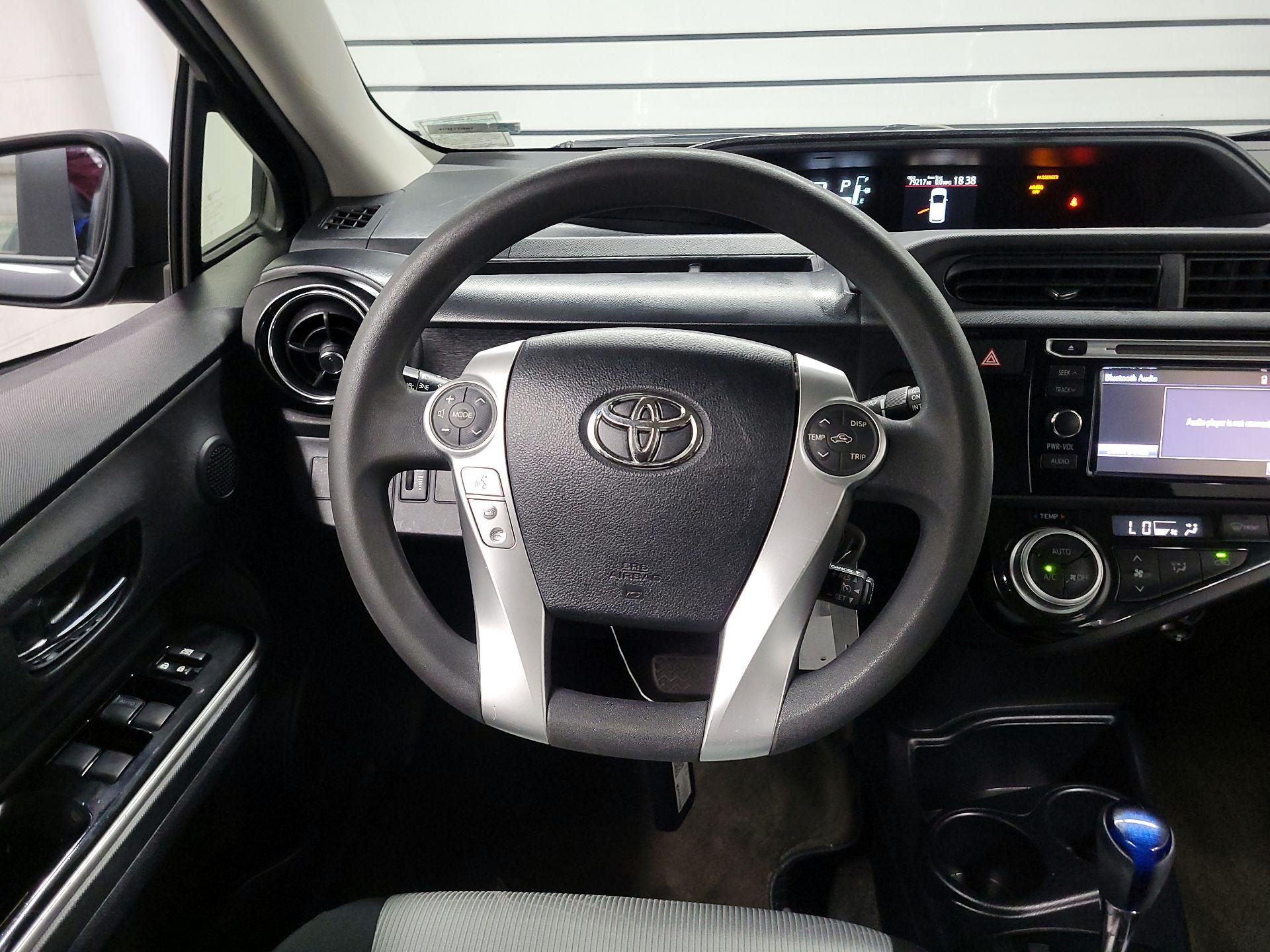 Thumbnail: 2015 Toyota Prius c - 10