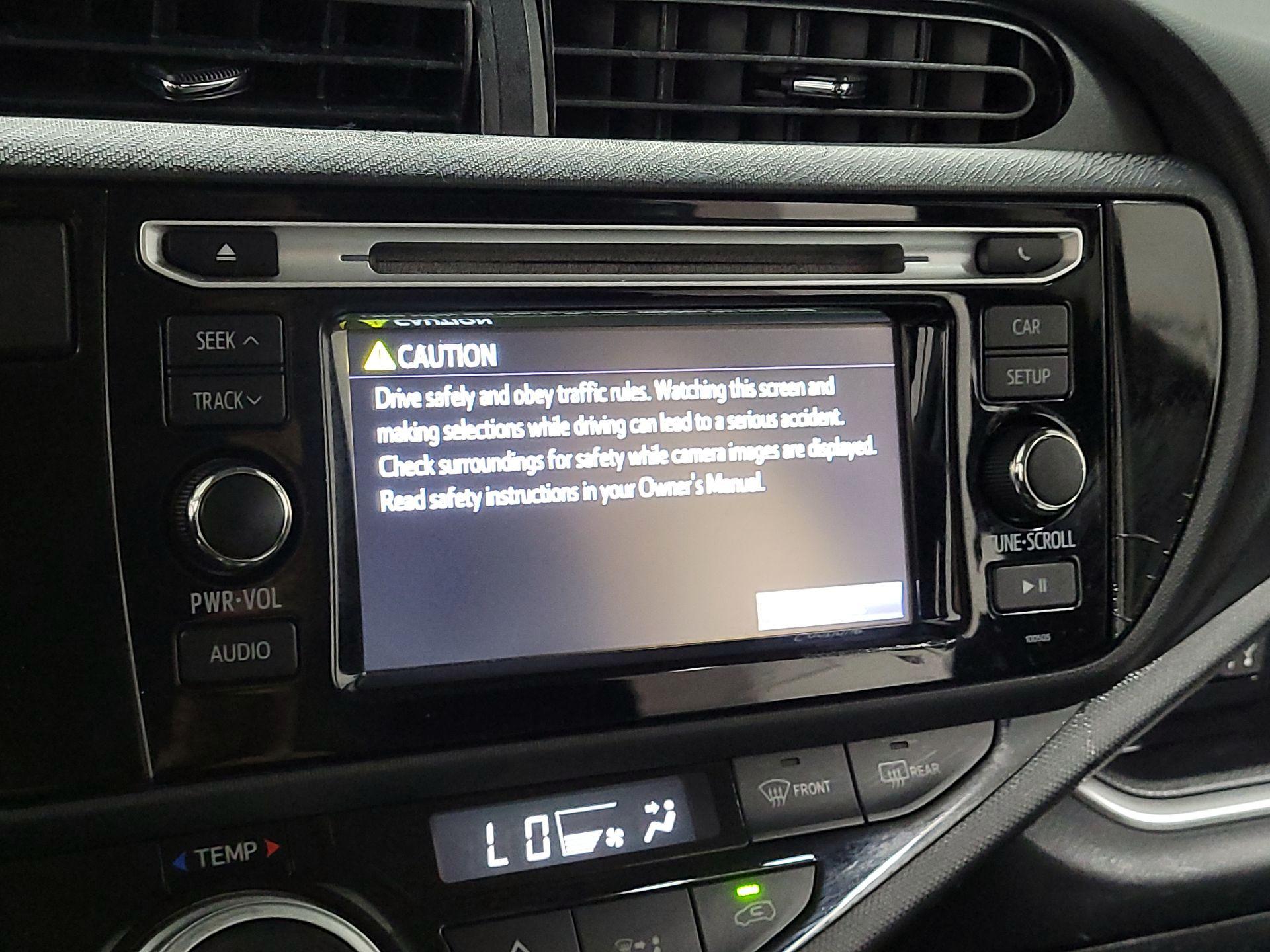 Thumbnail: 2015 Toyota Prius c - 14