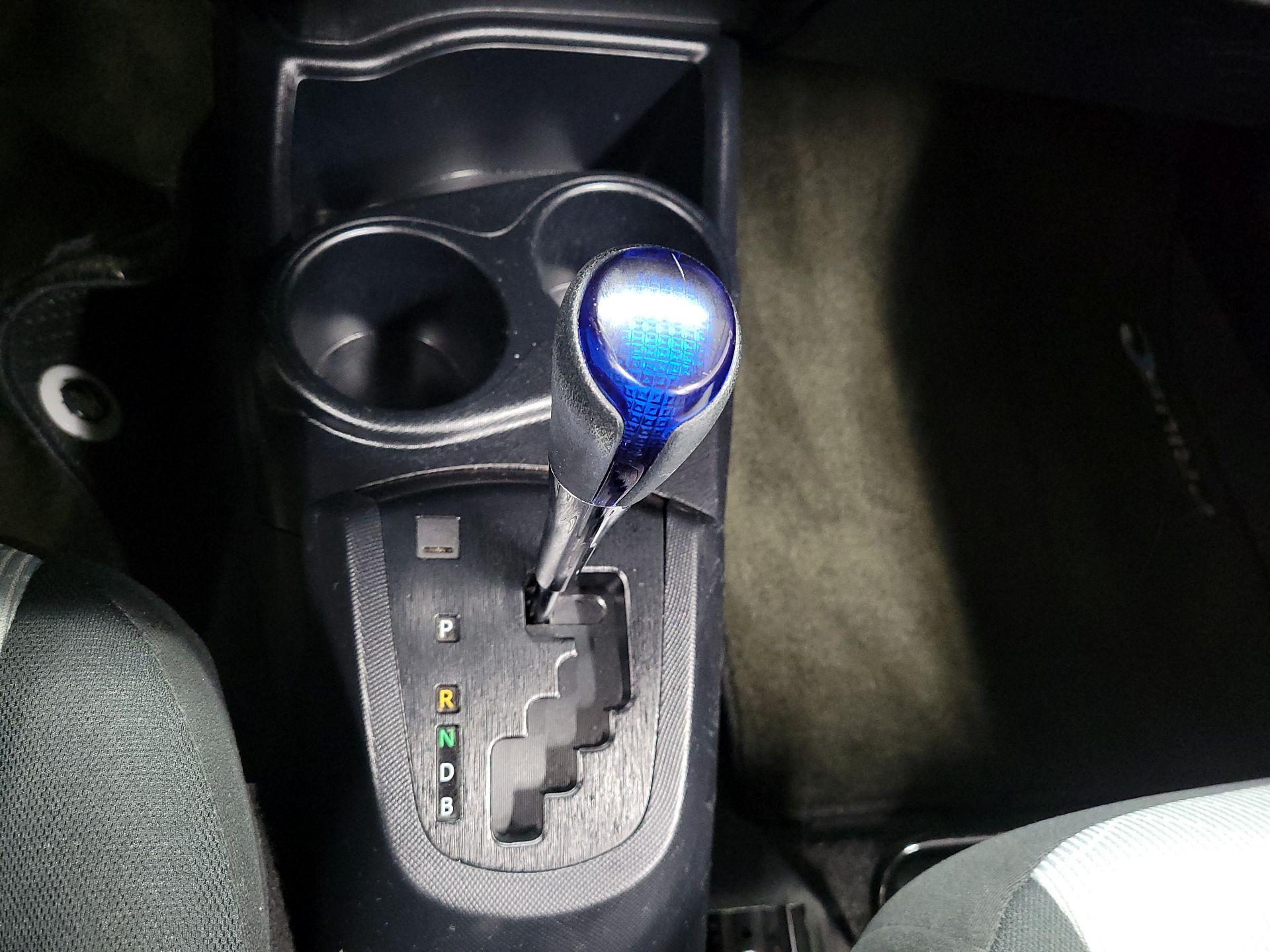 Thumbnail: 2015 Toyota Prius c - 16