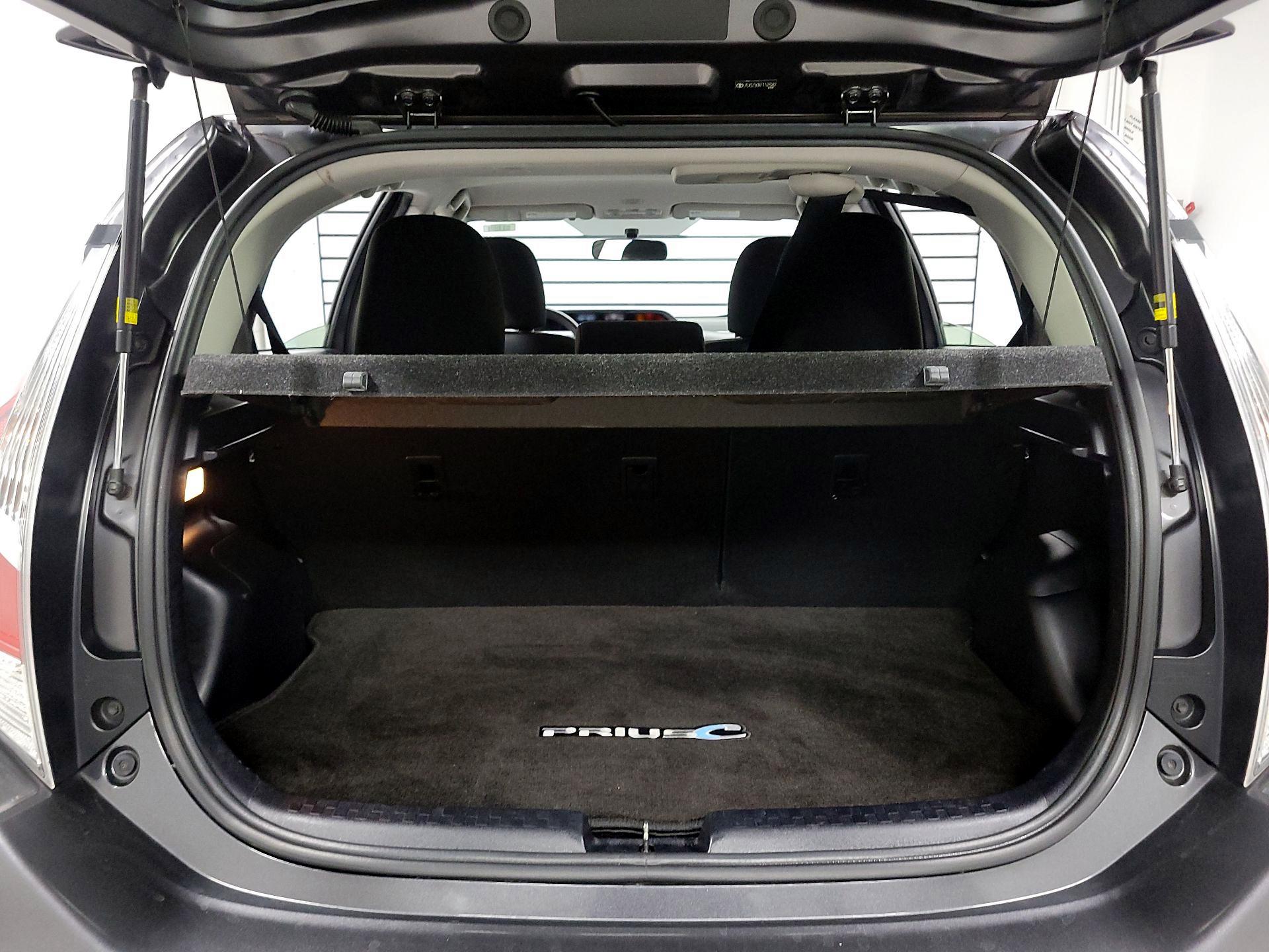 Thumbnail: 2015 Toyota Prius c - 18