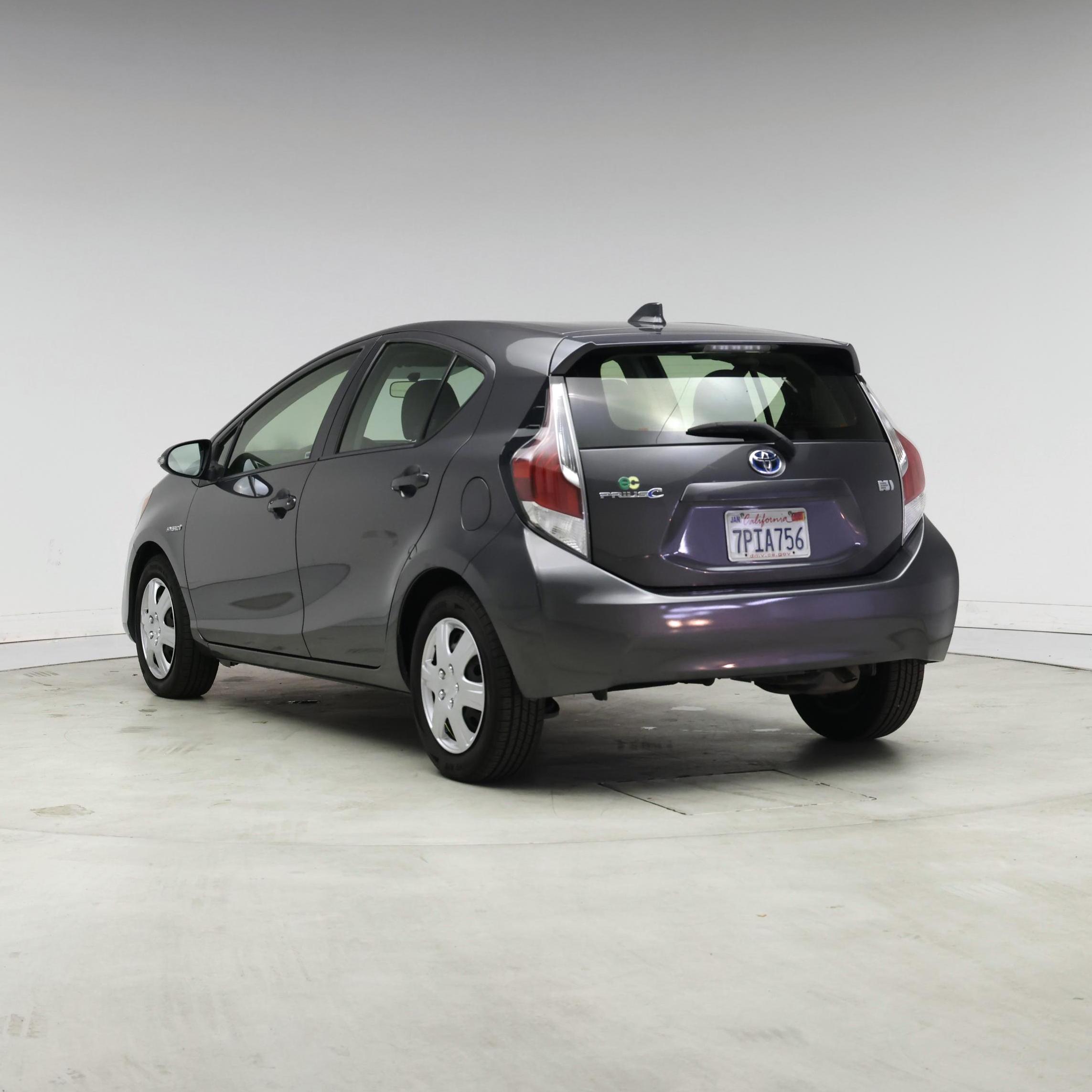 Thumbnail: 2015 Toyota Prius c - 2