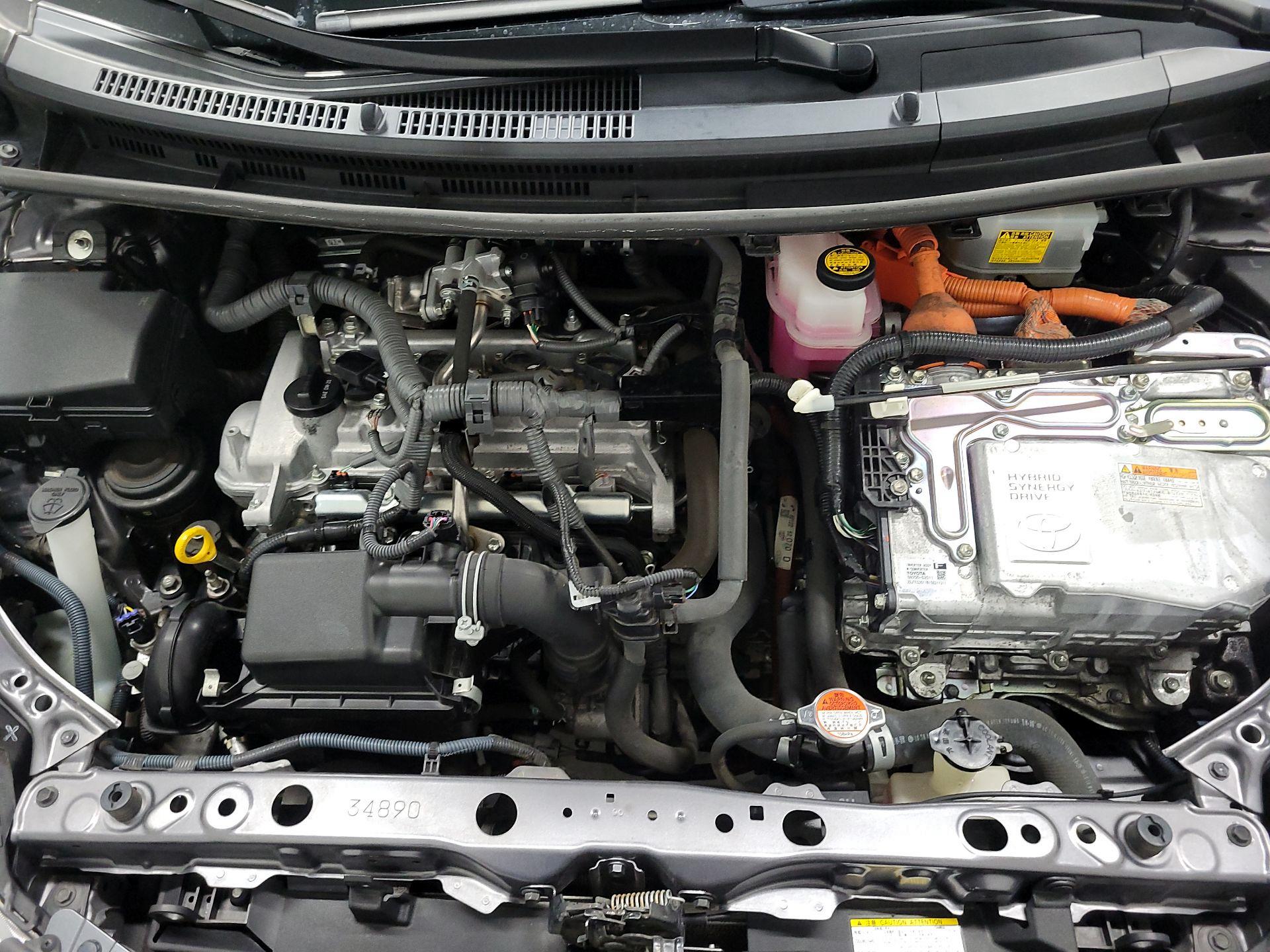 Thumbnail: 2015 Toyota Prius c - 19