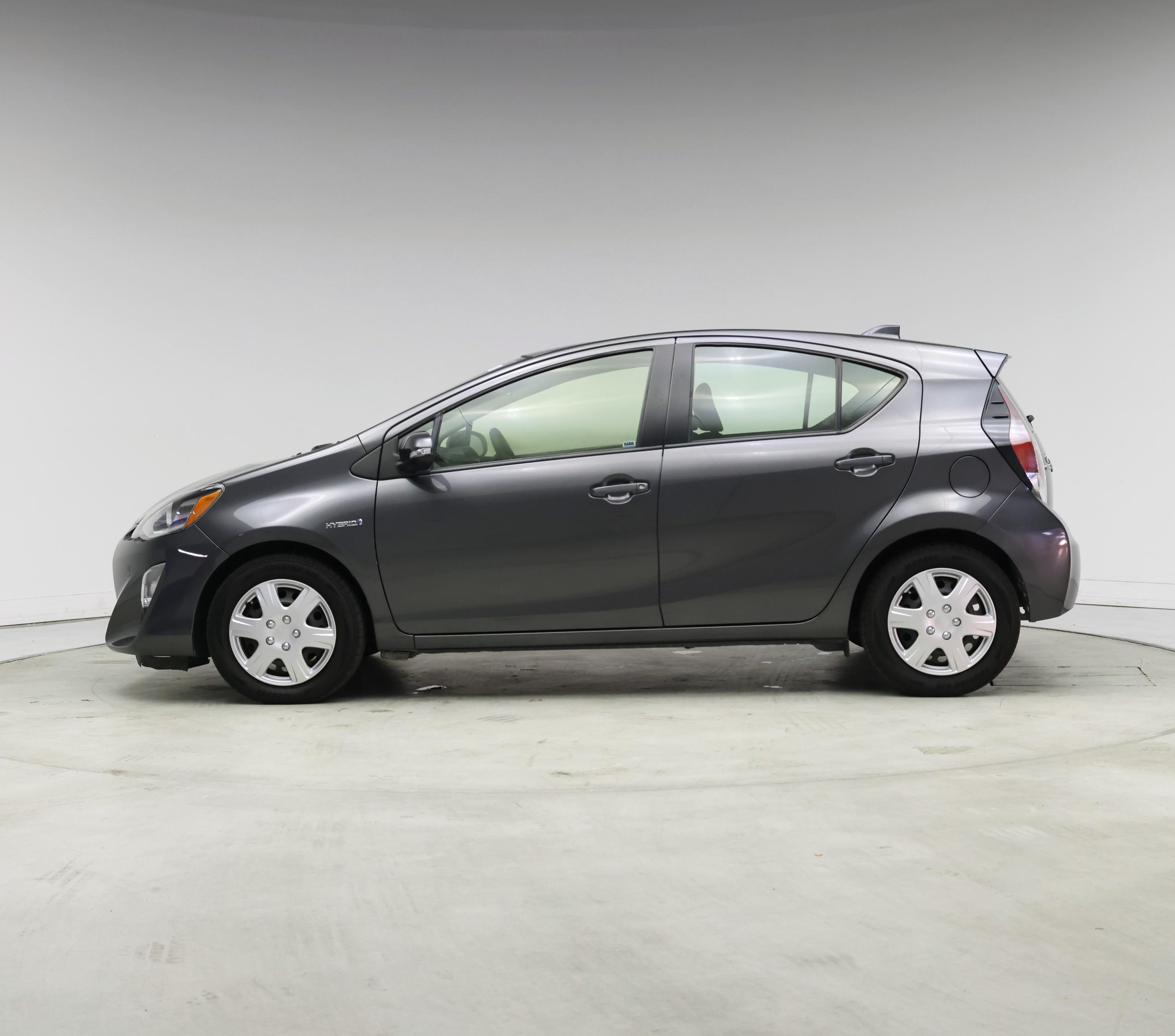 Thumbnail: 2015 Toyota Prius c - 3