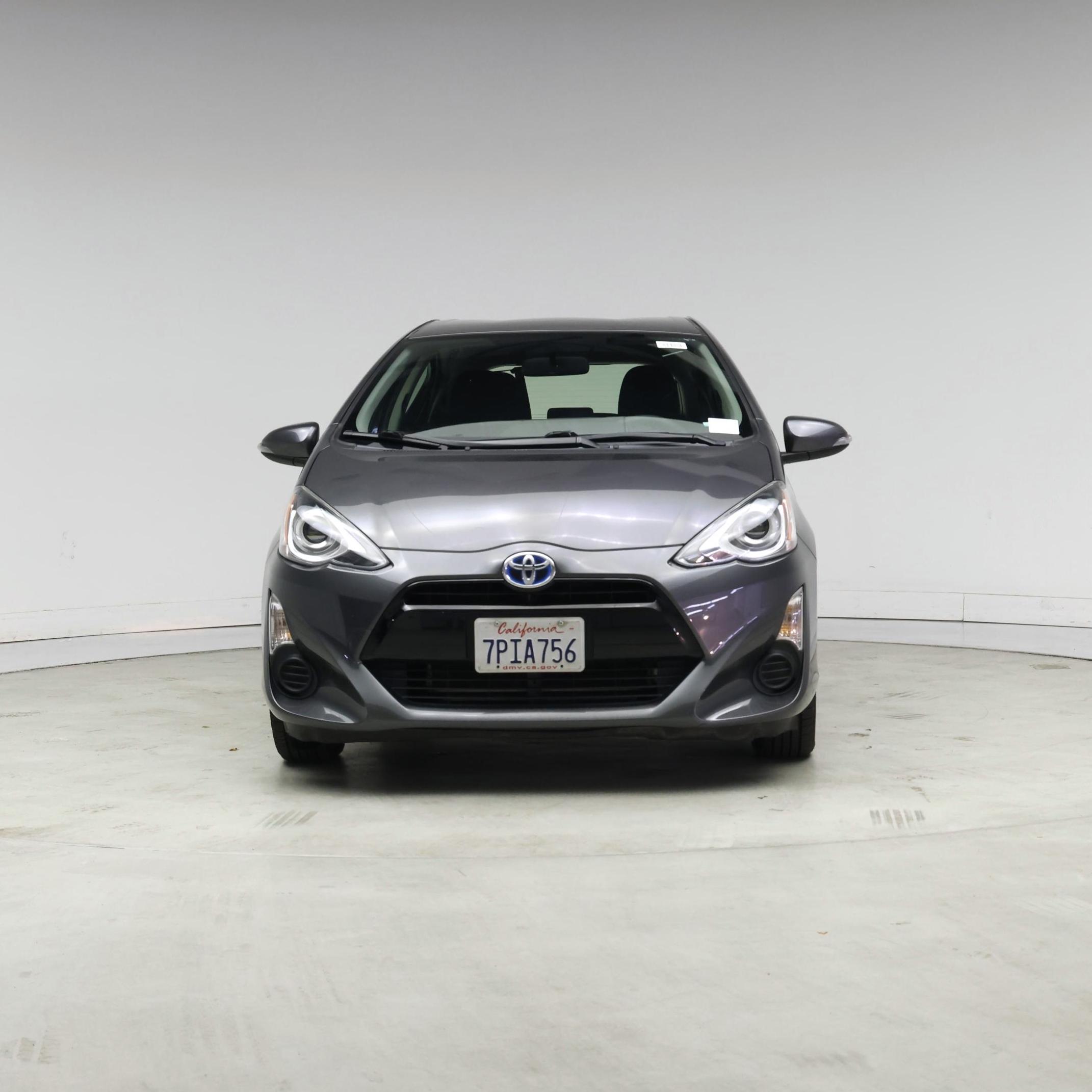 Thumbnail: 2015 Toyota Prius c - 5