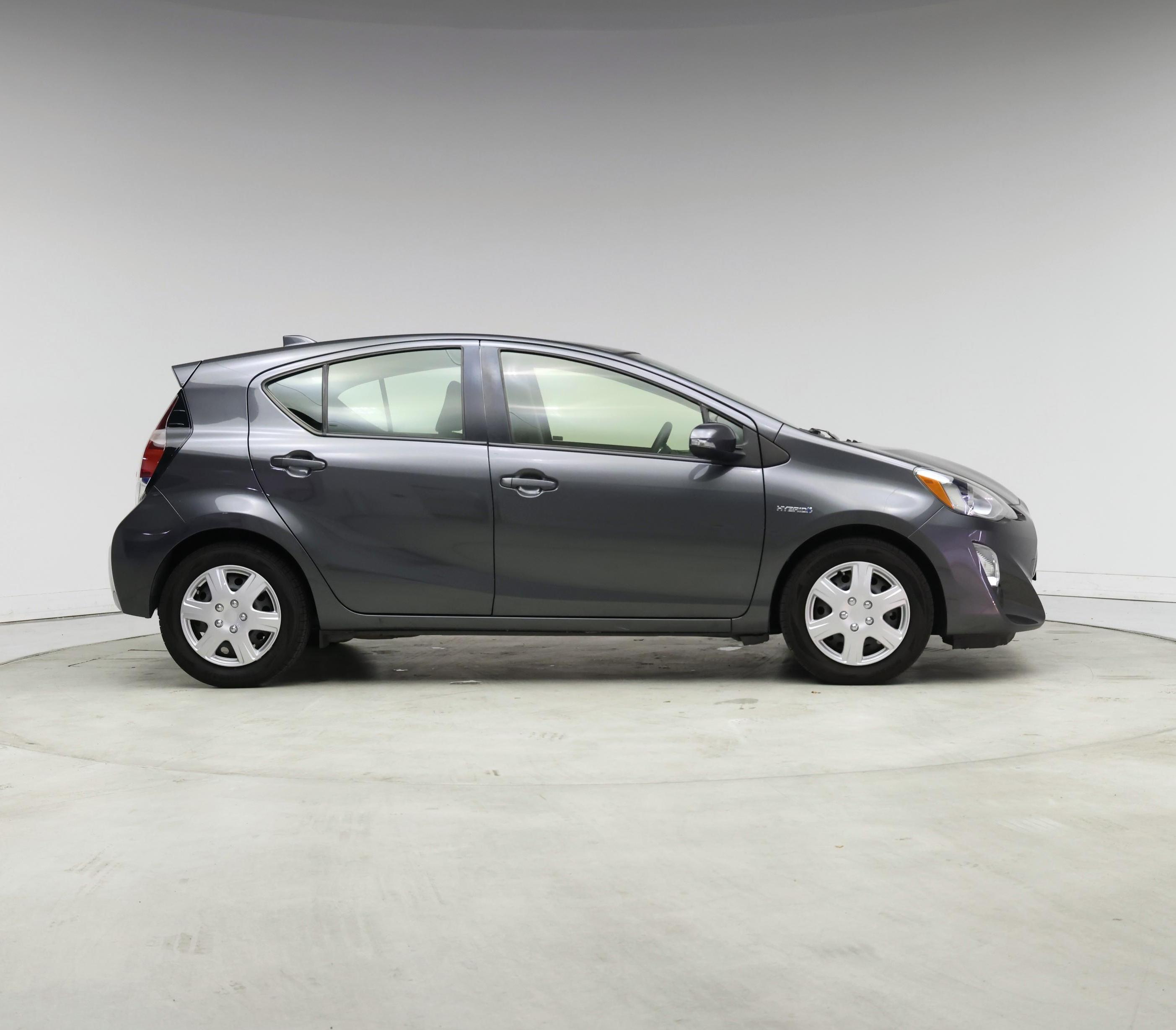 Thumbnail: 2015 Toyota Prius c - 7