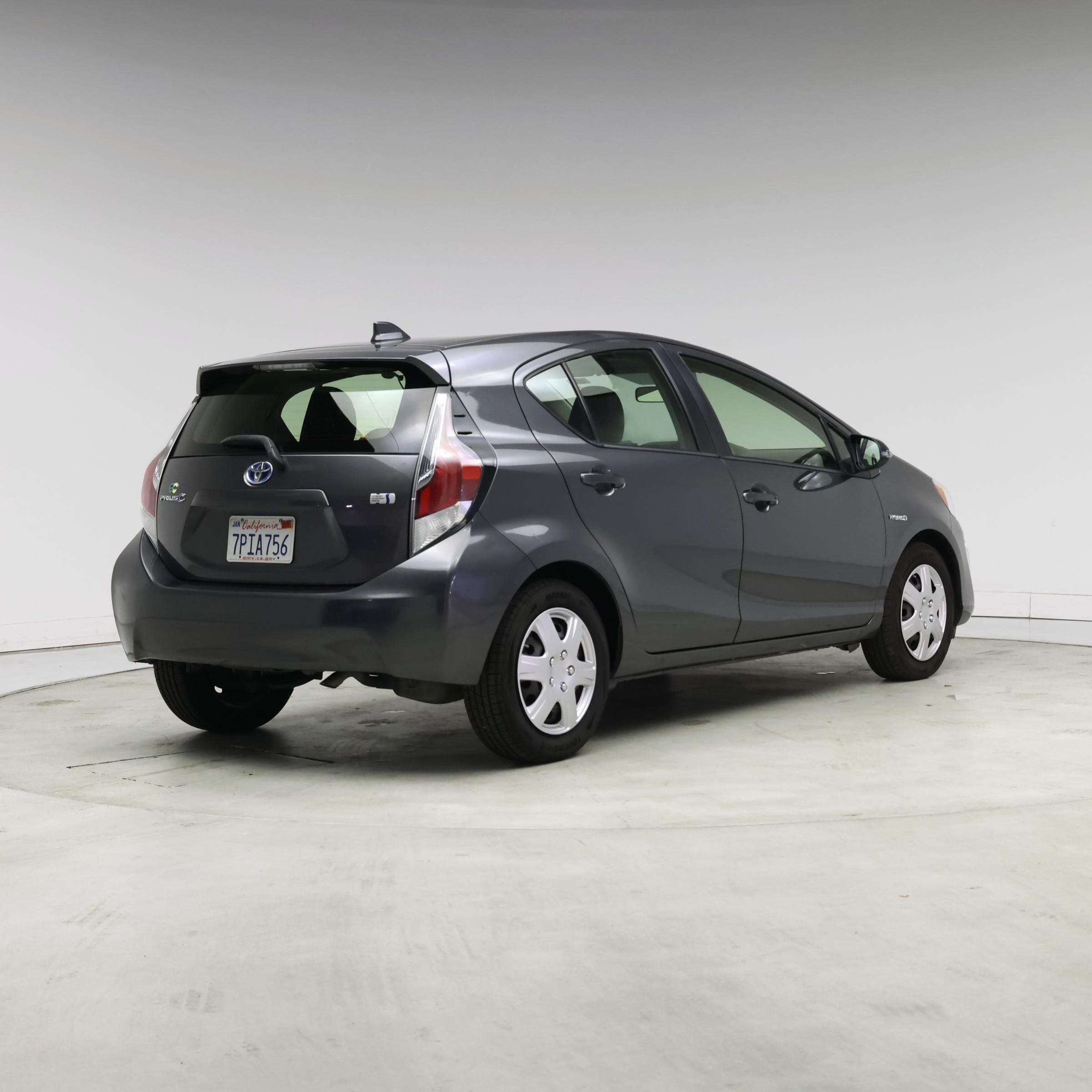 Thumbnail: 2015 Toyota Prius c - 8