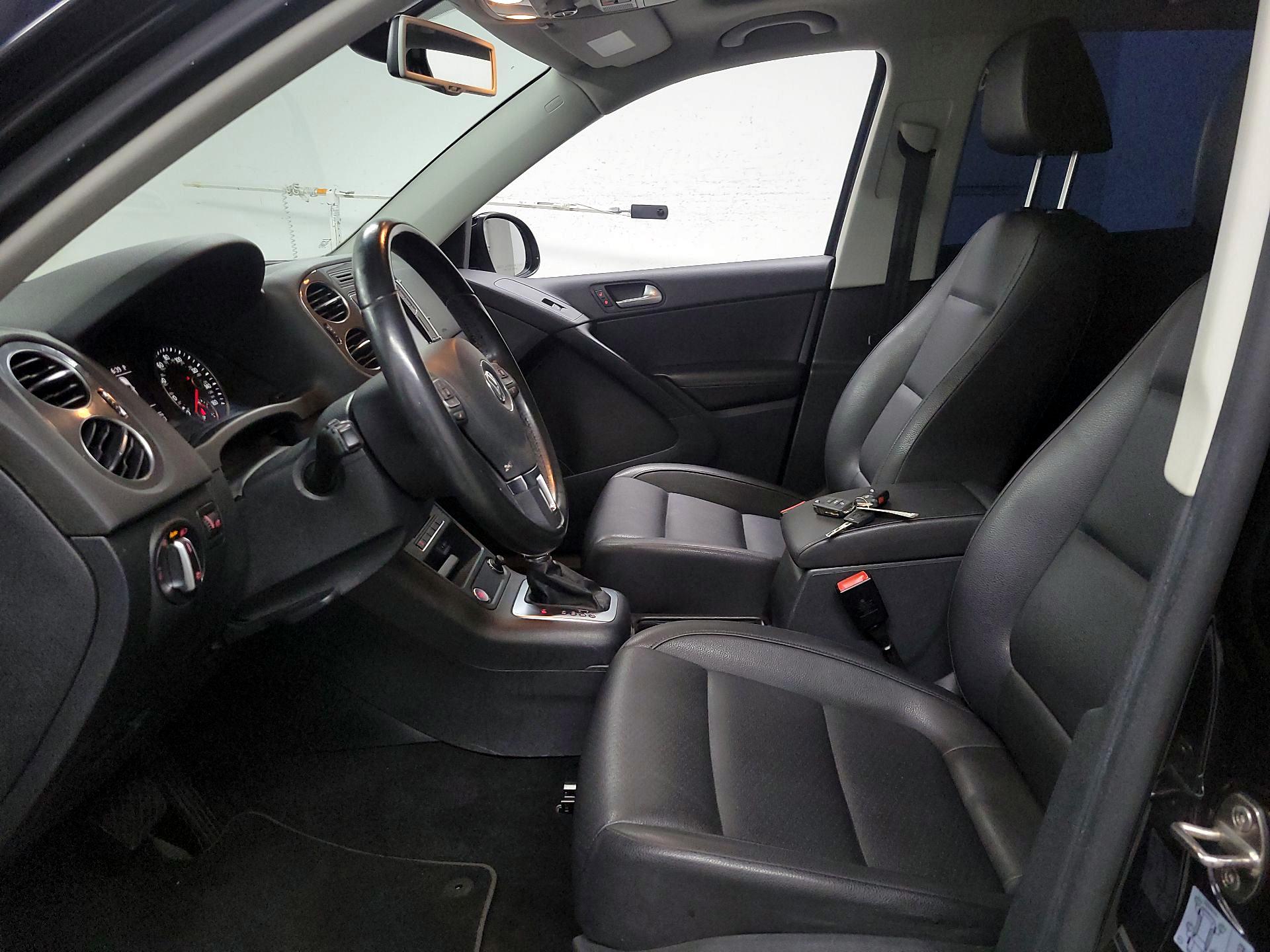 Thumbnail: 2016 Volkswagen Tiguan - 9