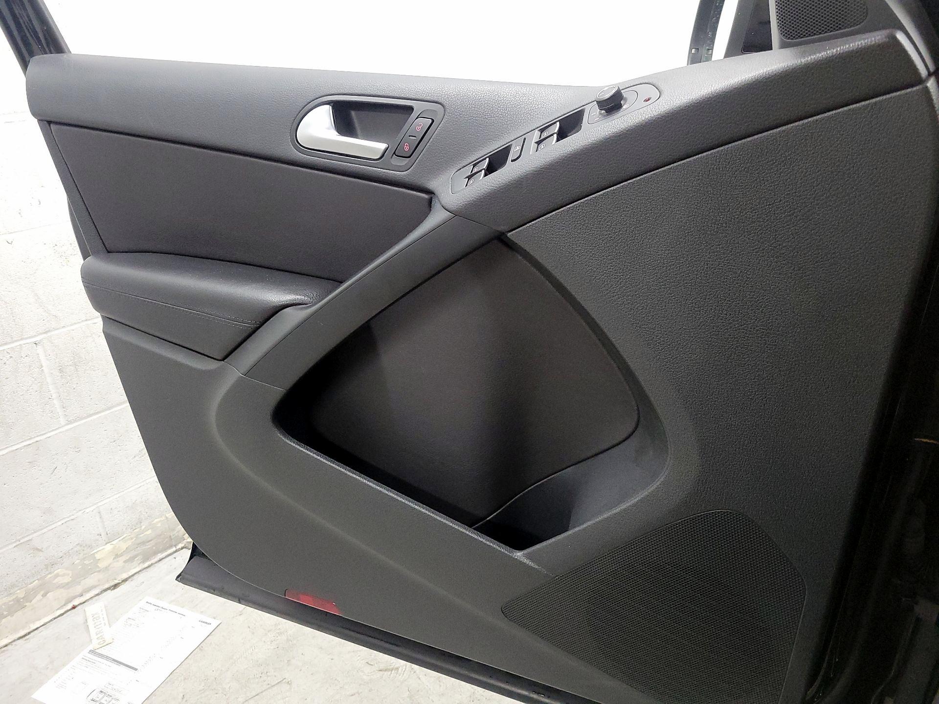 Thumbnail: 2016 Volkswagen Tiguan - 10