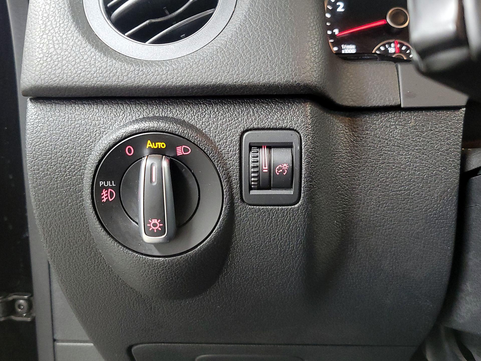 Thumbnail: 2016 Volkswagen Tiguan - 11