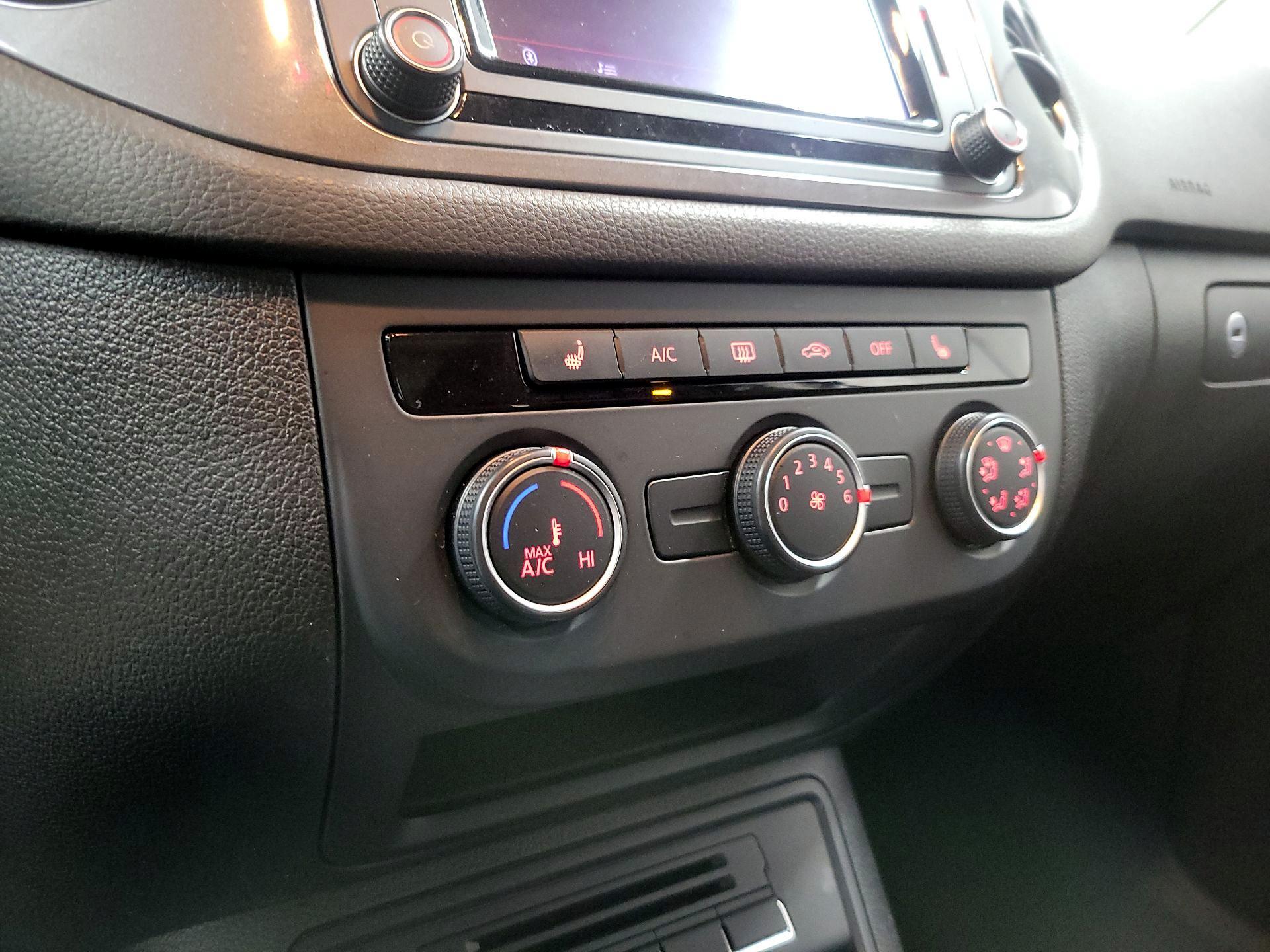 Thumbnail: 2016 Volkswagen Tiguan - 14