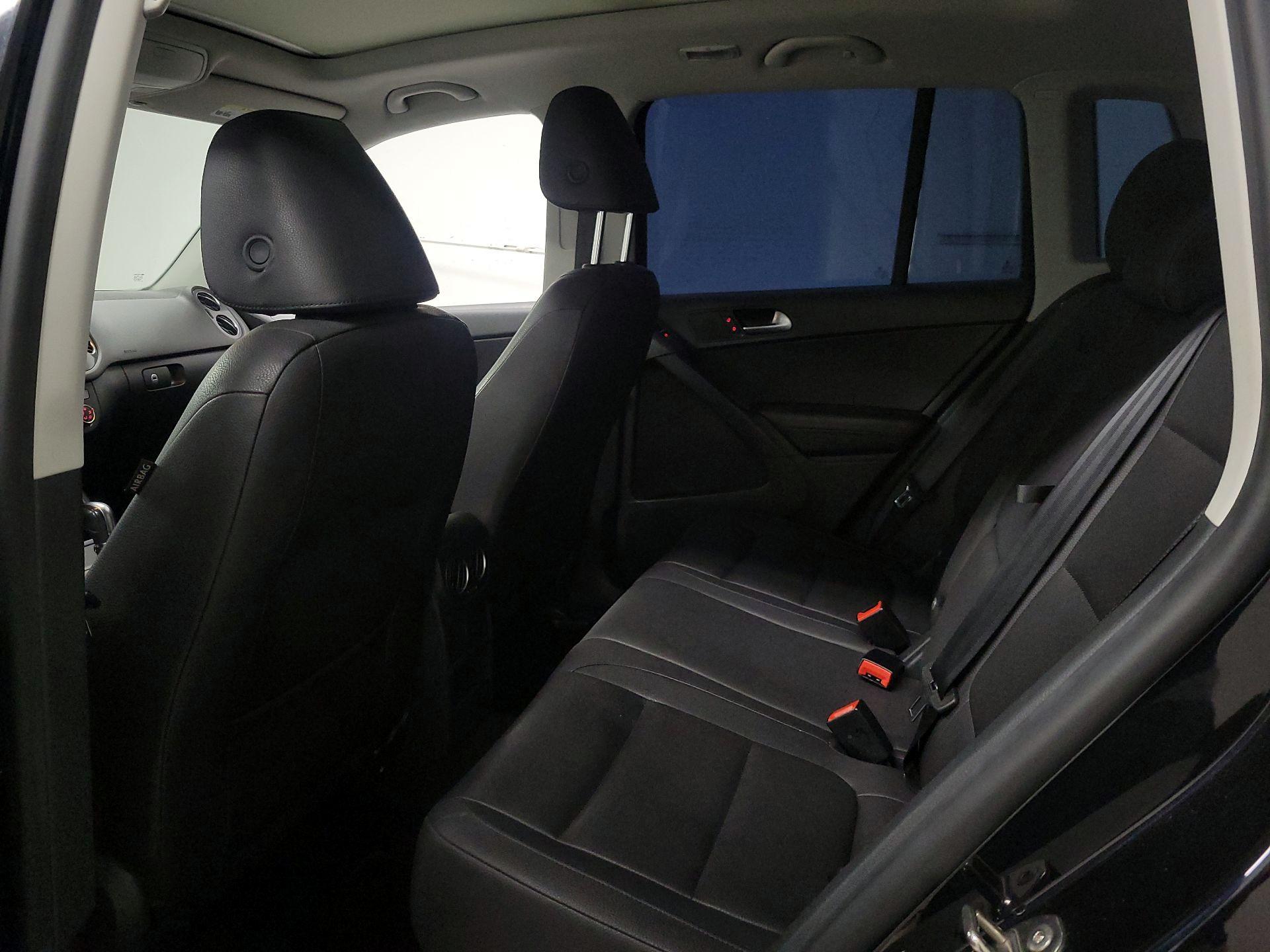 Thumbnail: 2016 Volkswagen Tiguan - 17