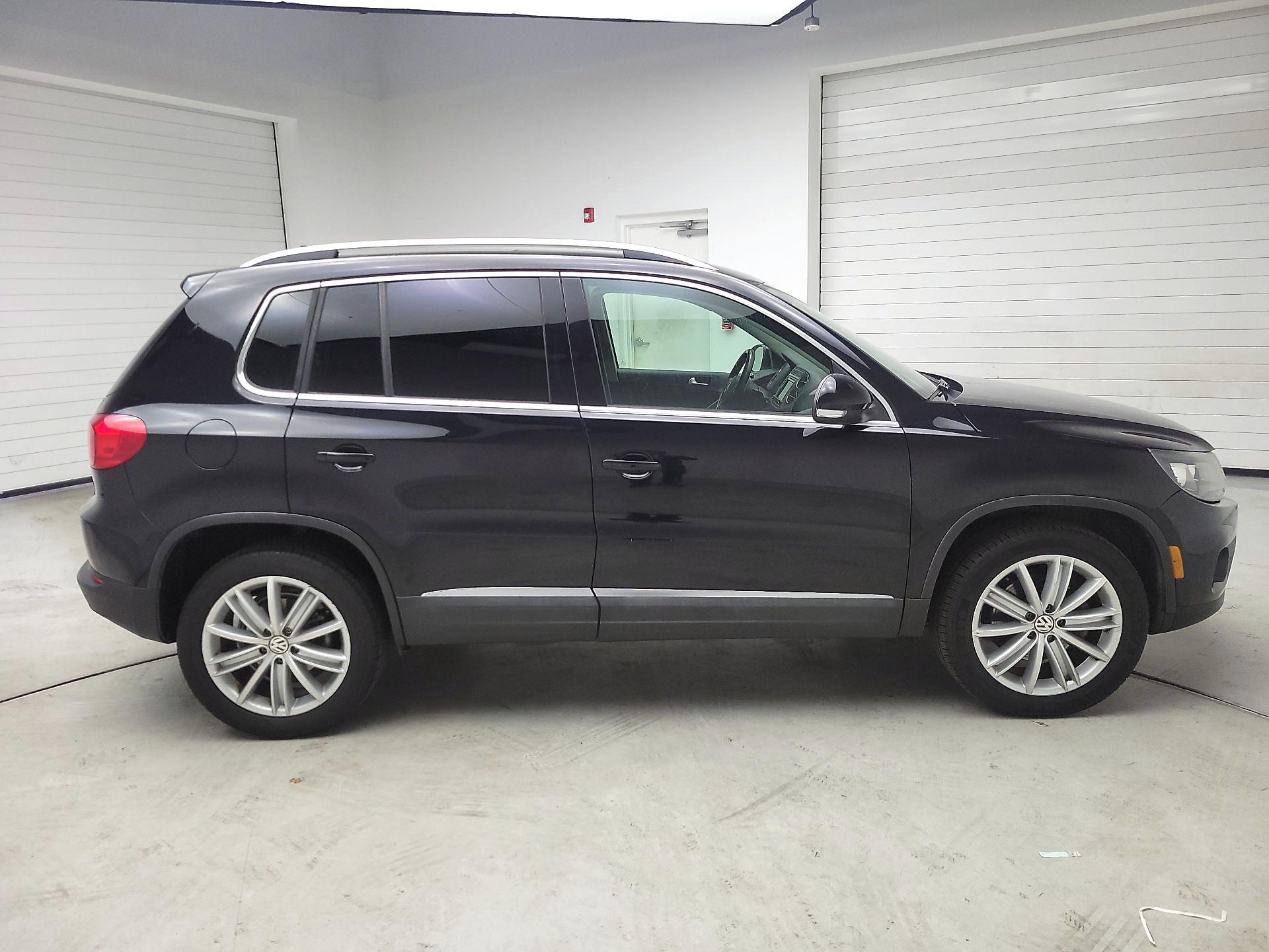 Thumbnail: 2016 Volkswagen Tiguan - 4