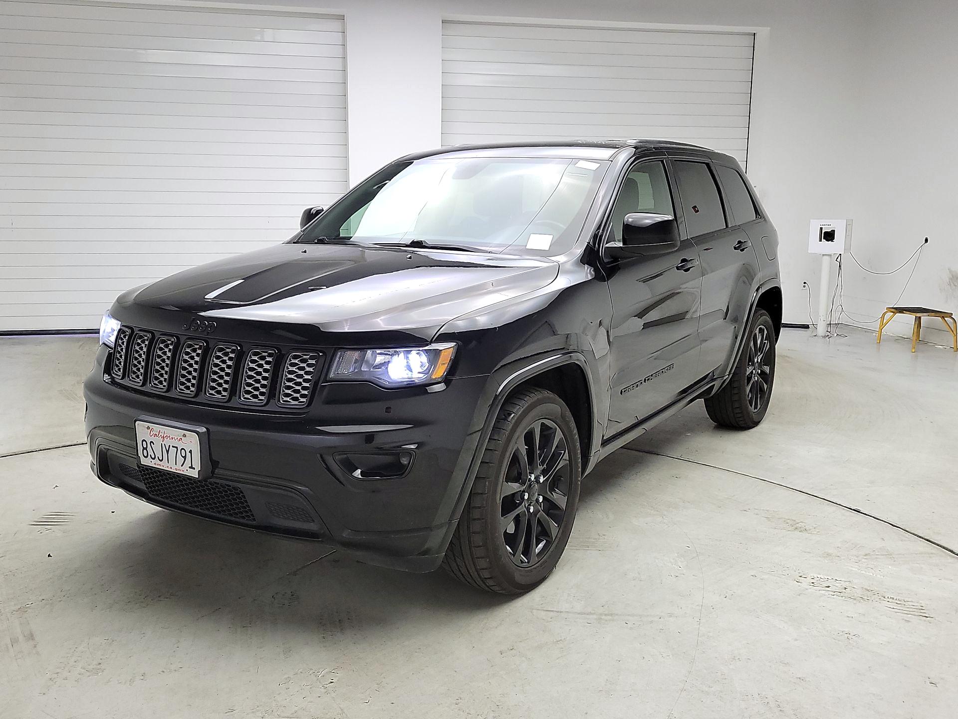 Thumbnail: 2020 Jeep Grand Cherokee - 3