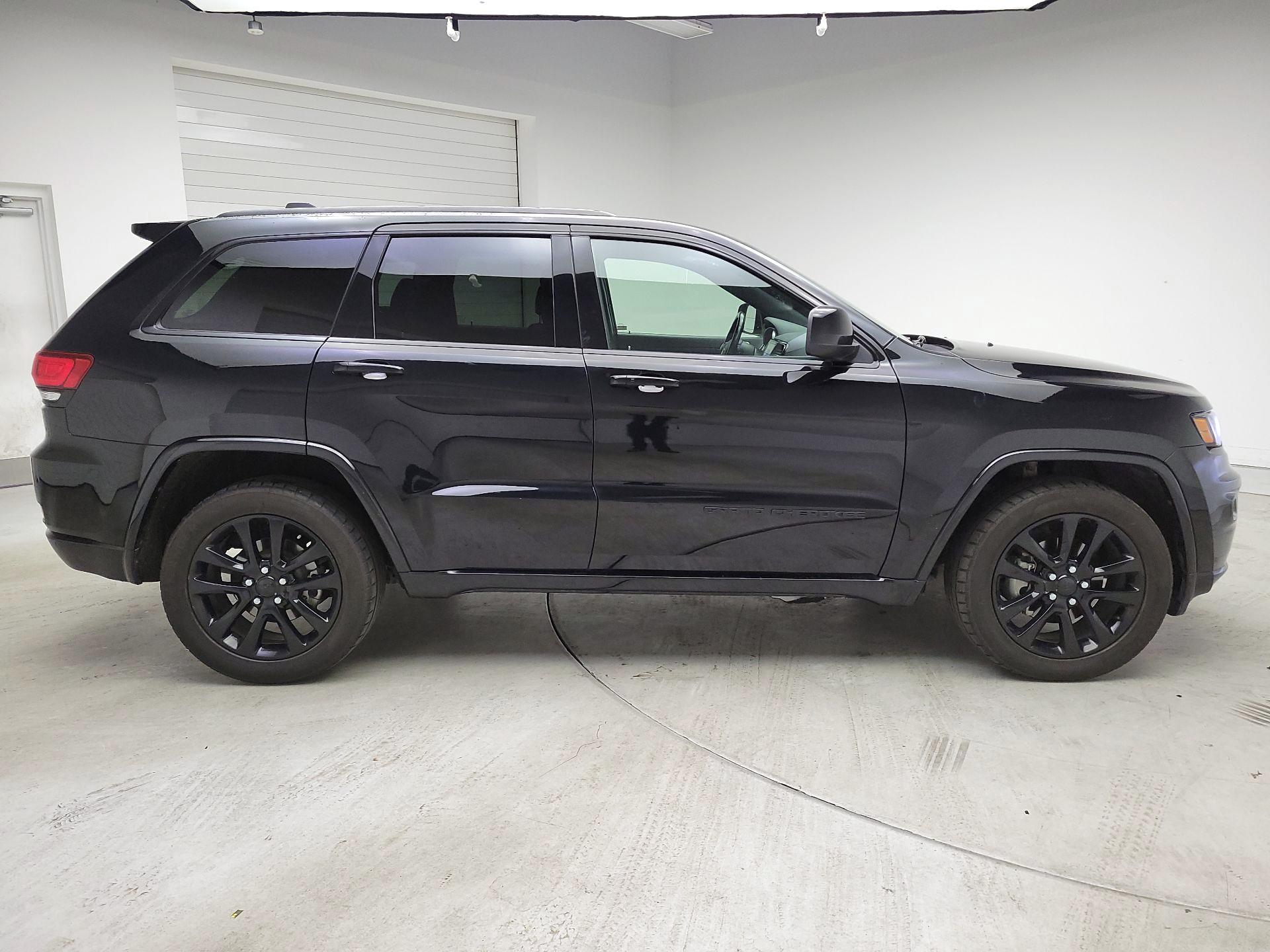 Thumbnail: 2020 Jeep Grand Cherokee - 4
