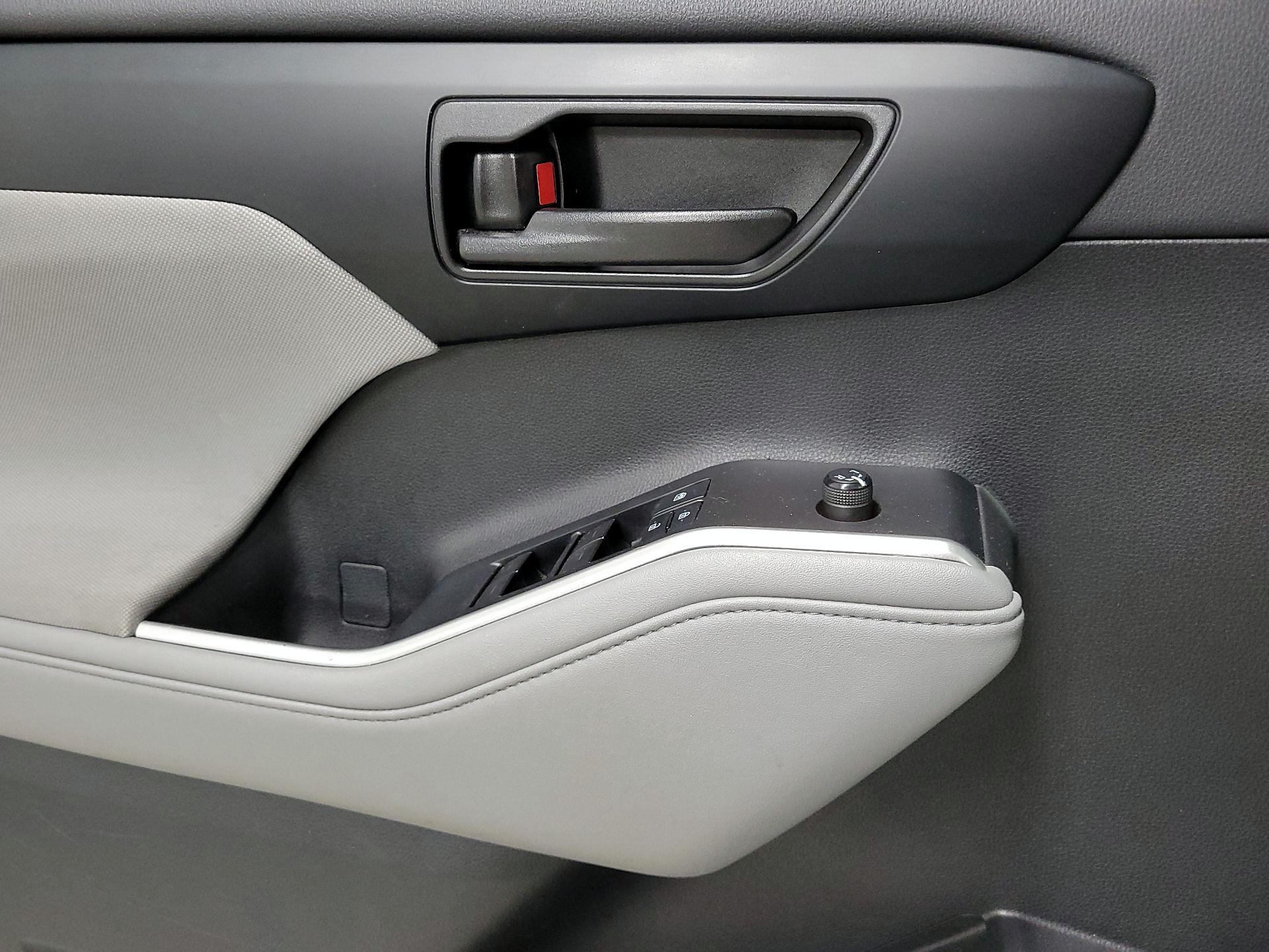 Thumbnail: 2021 Toyota Highlander - 10