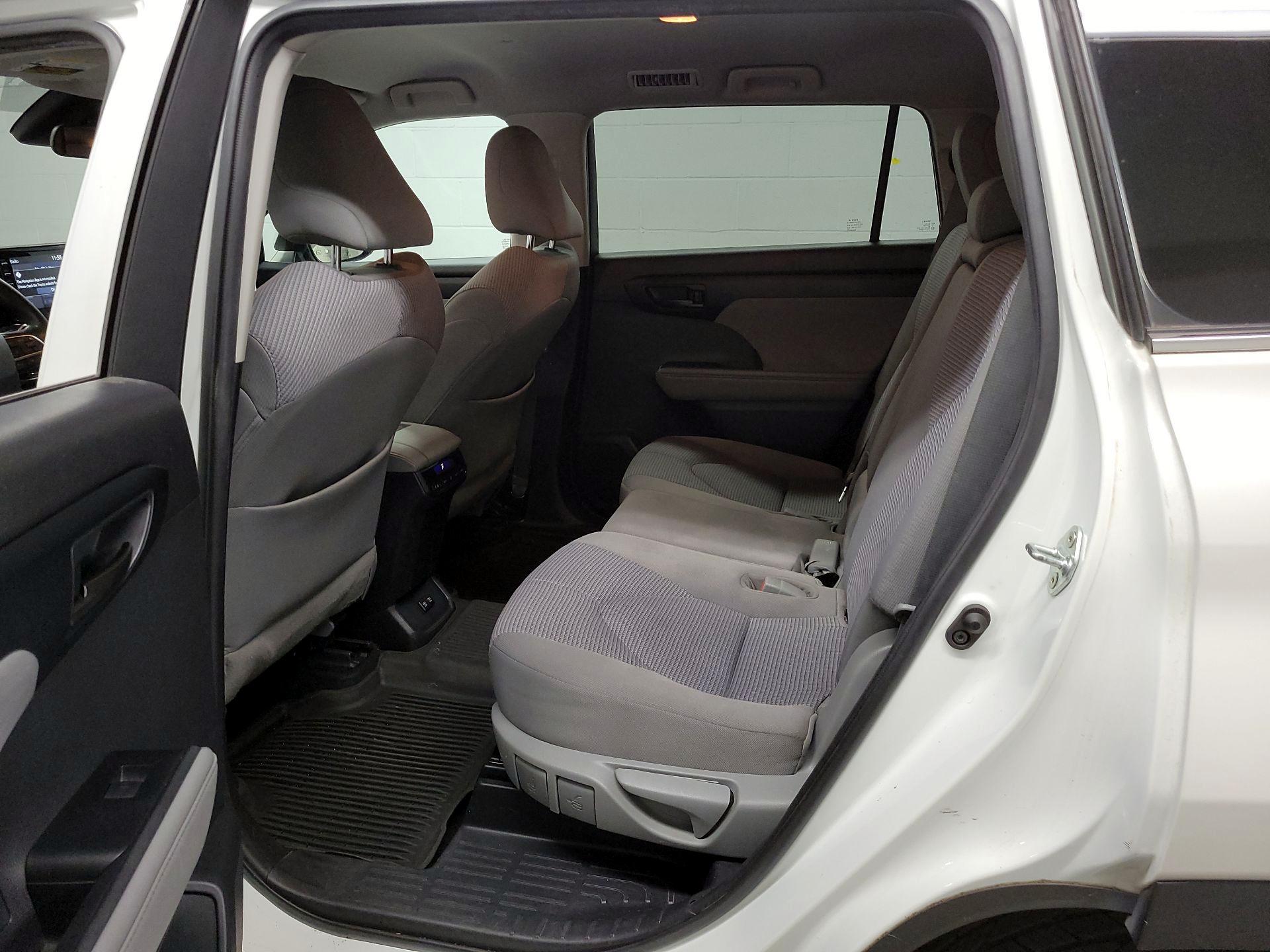 Thumbnail: 2021 Toyota Highlander - 17