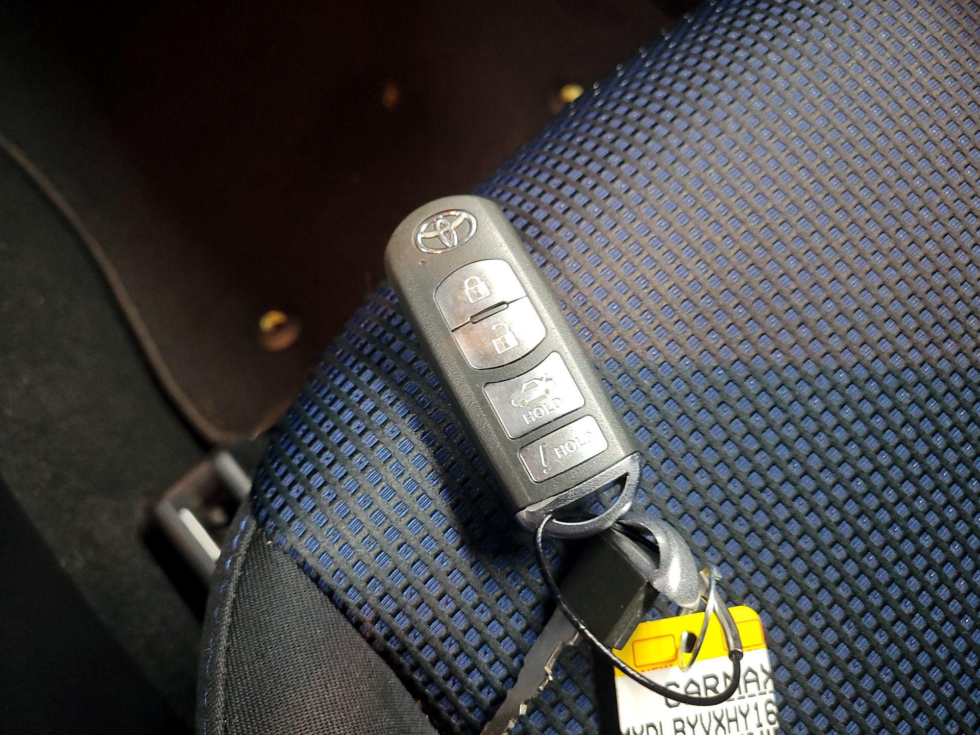 Thumbnail: 2017 Toyota Yaris iA - 18