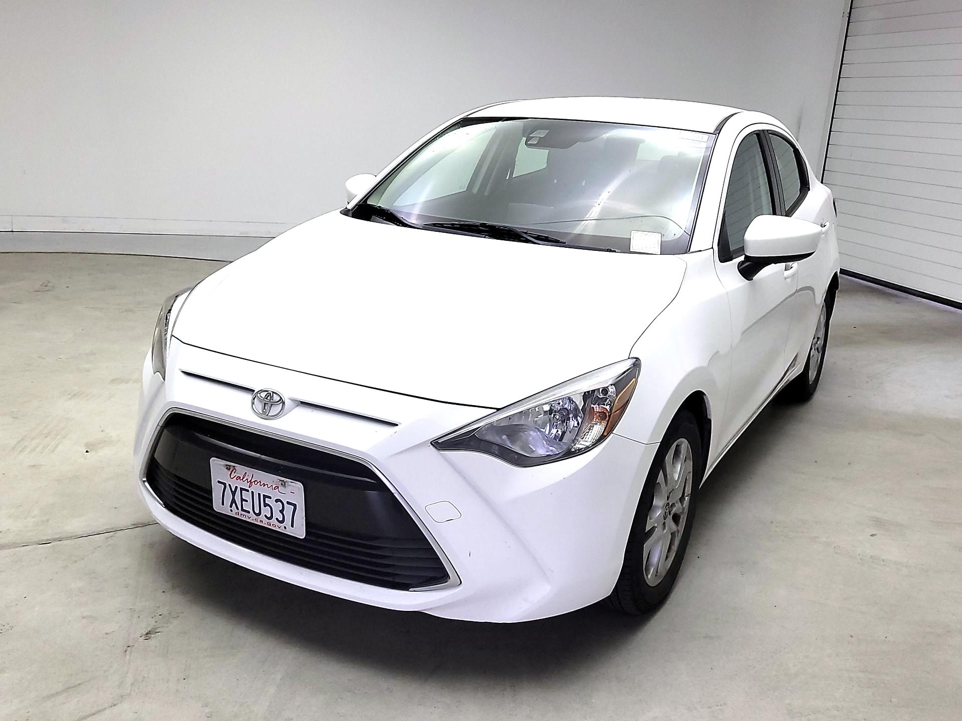 Thumbnail: 2017 Toyota Yaris iA - 3