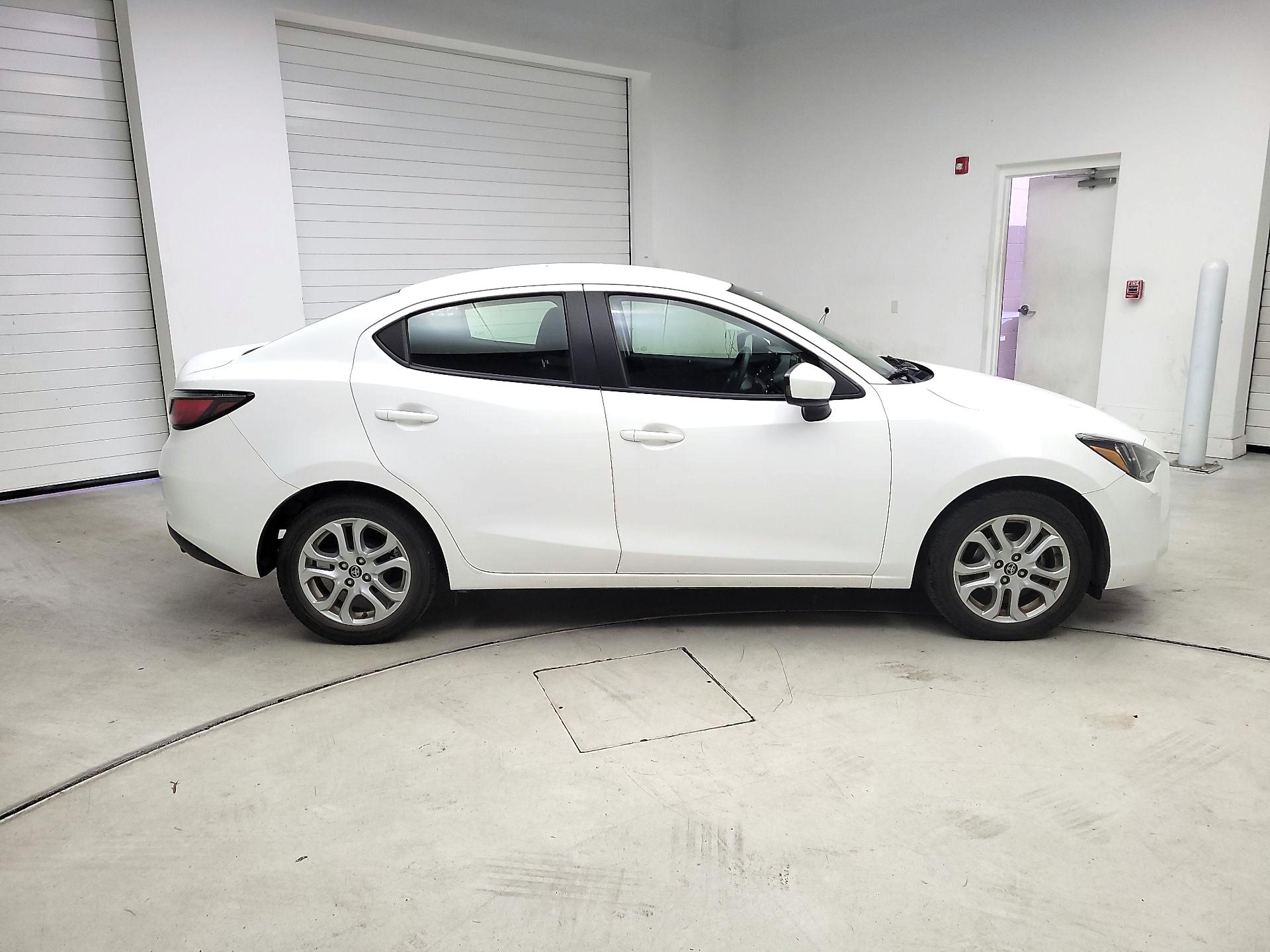 Thumbnail: 2017 Toyota Yaris iA - 4