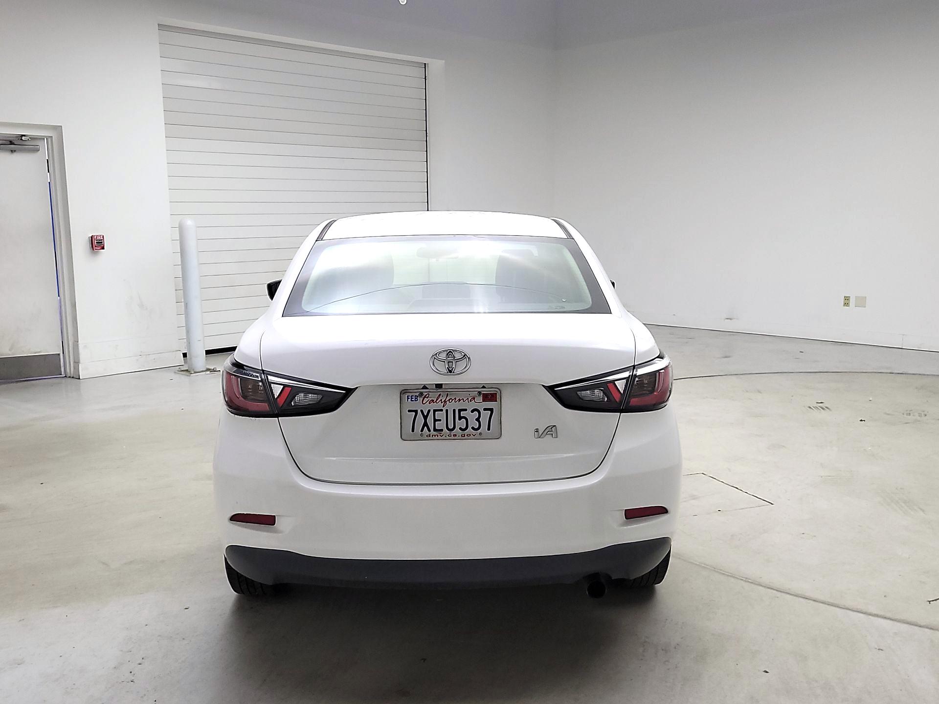 Thumbnail: 2017 Toyota Yaris iA - 6