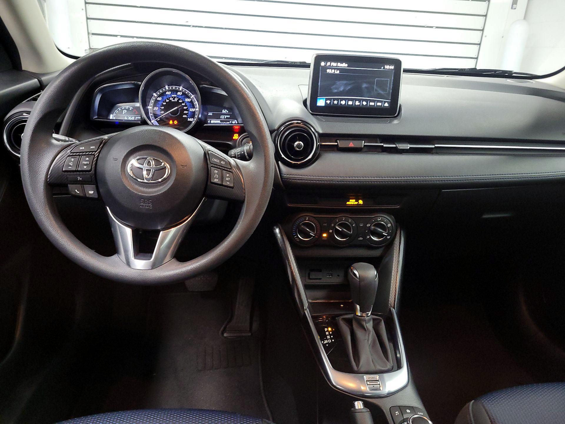 Thumbnail: 2017 Toyota Yaris iA - 8