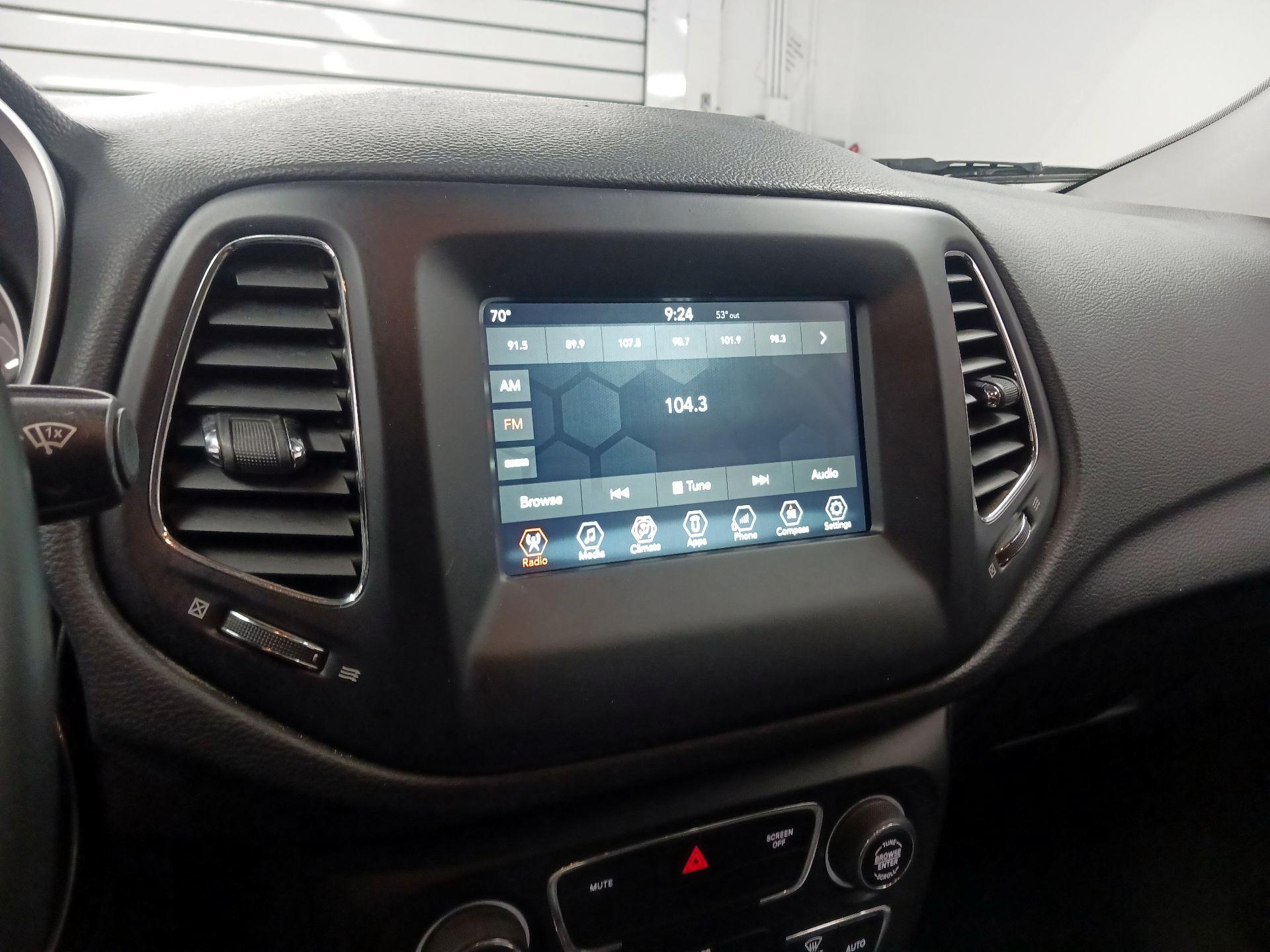 Thumbnail: 2018 Jeep Compass - 12