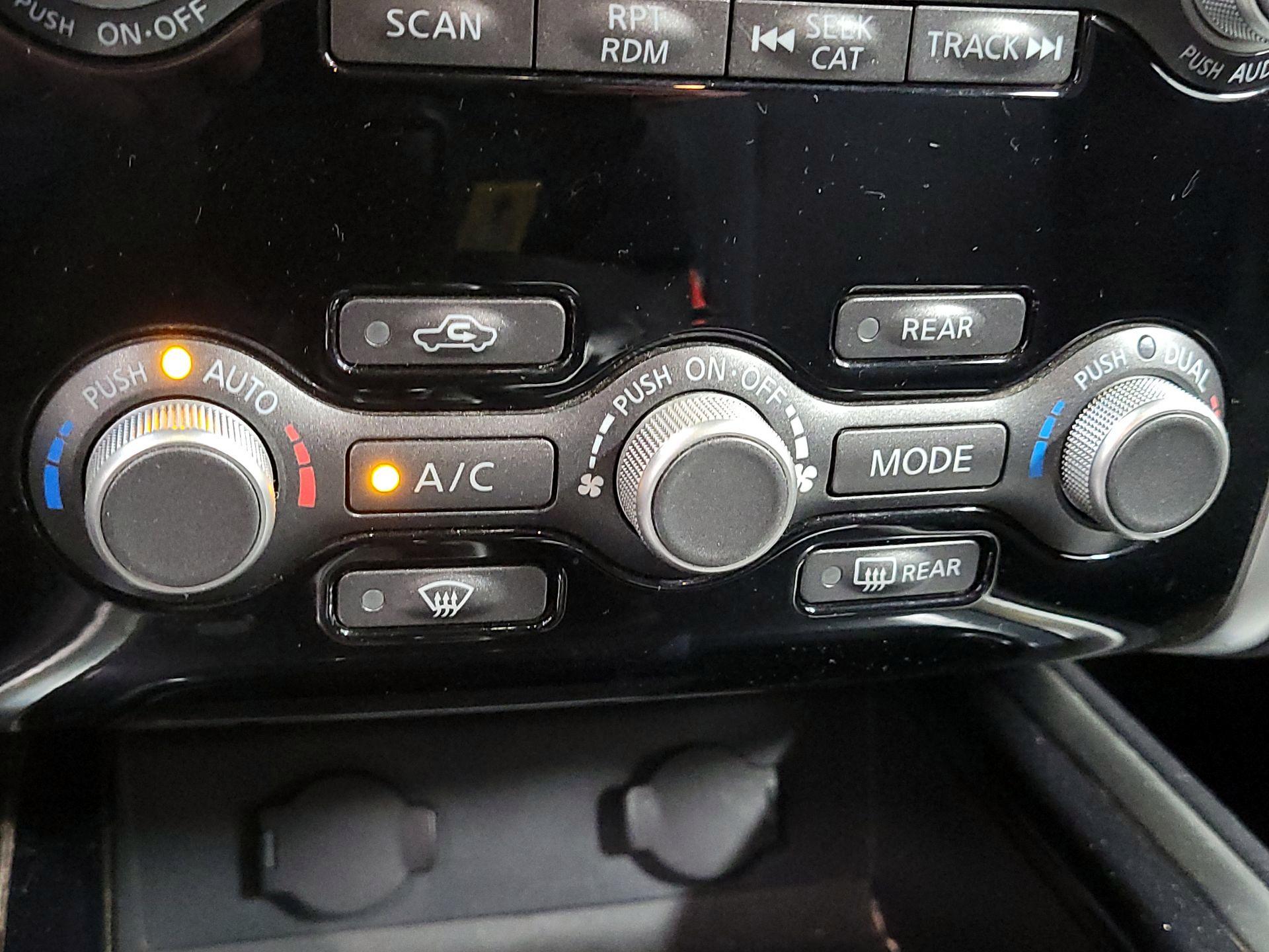 Thumbnail: 2014 Nissan Pathfinder - 16