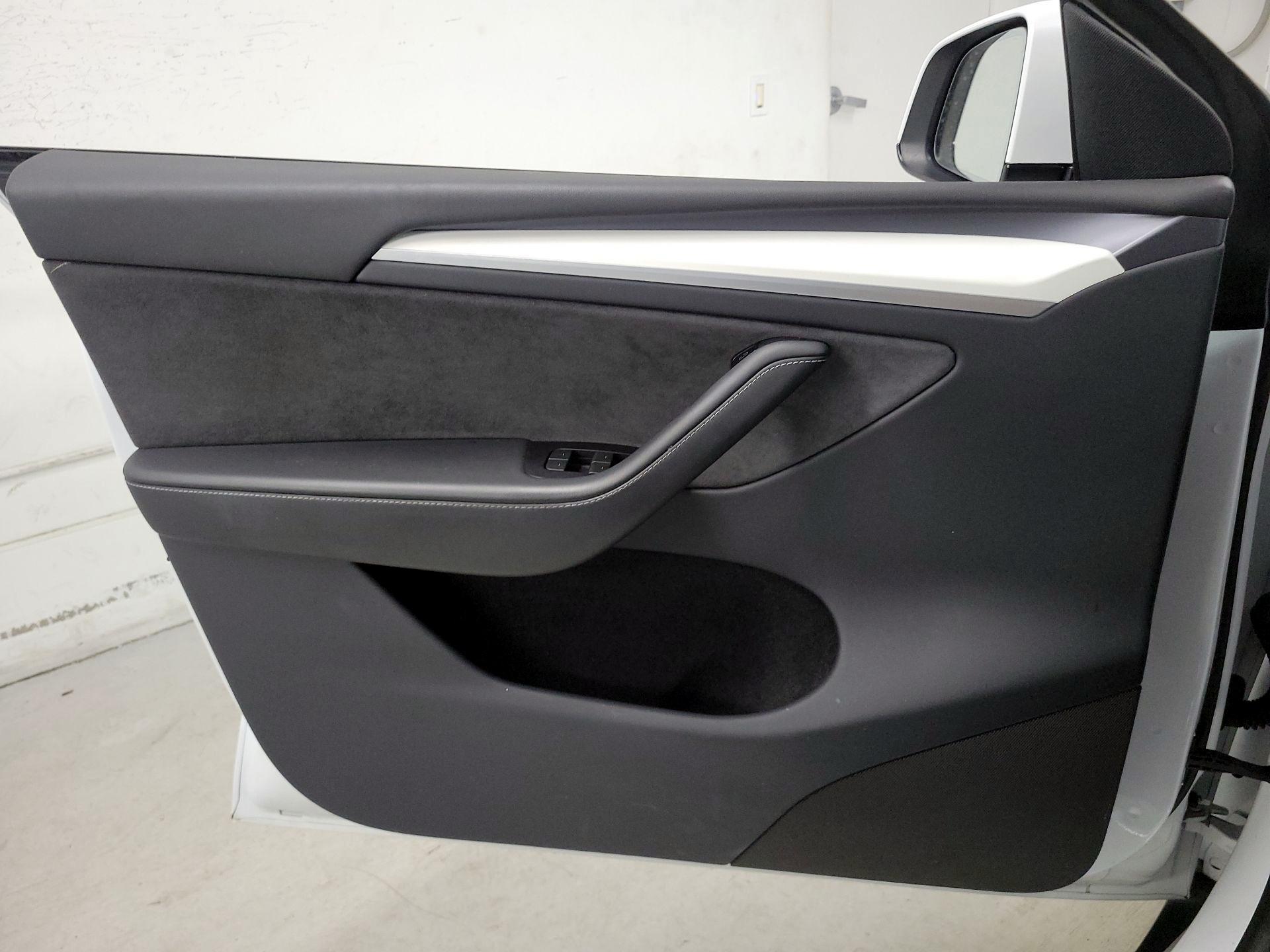 Thumbnail: 2023 Tesla Model Y - 10