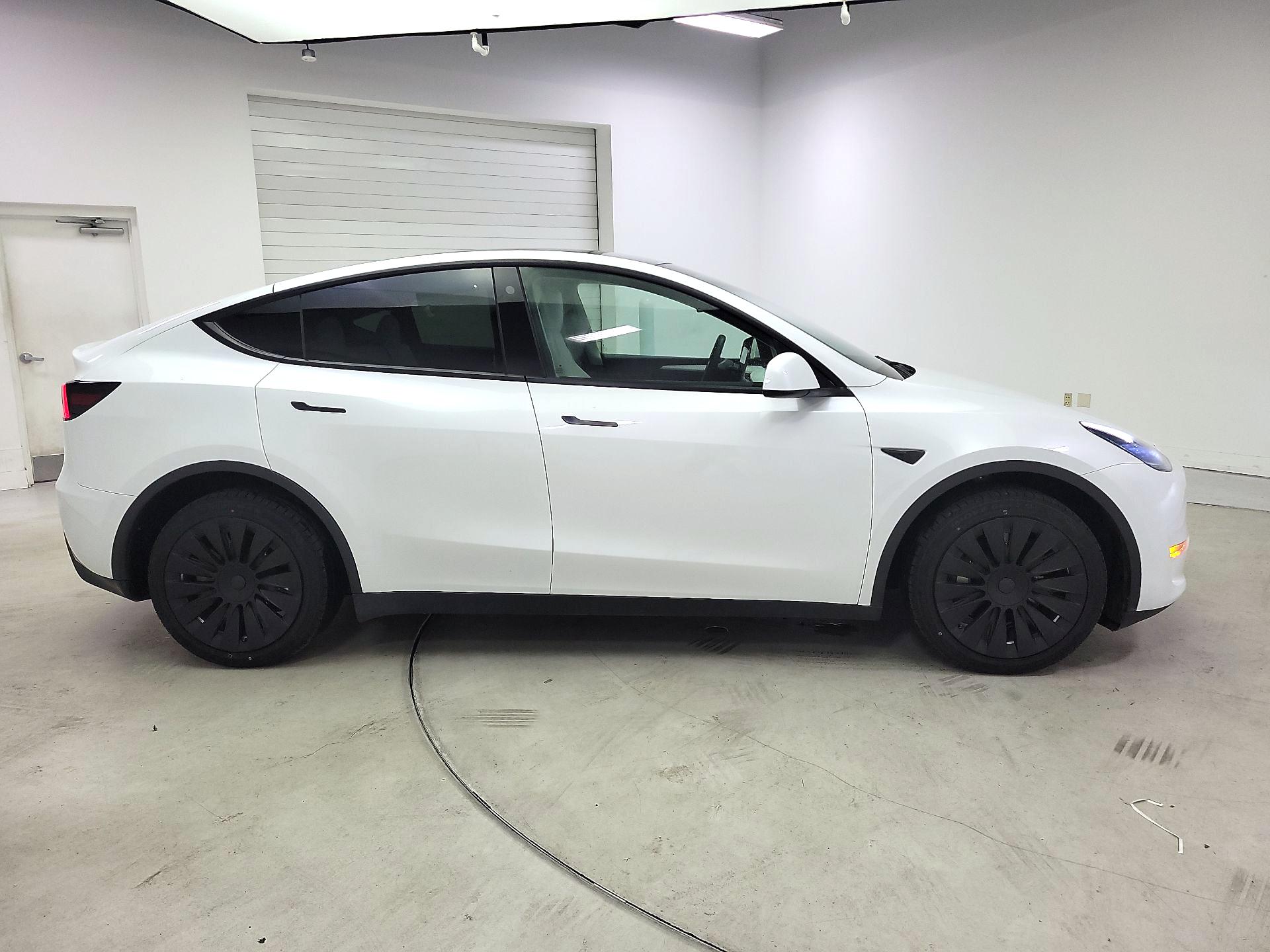 Thumbnail: 2023 Tesla Model Y - 4