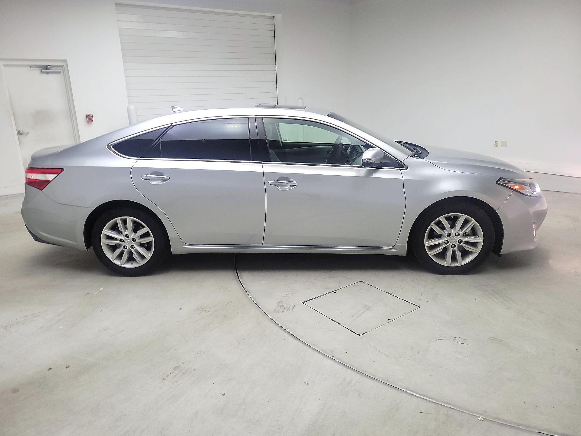 Thumbnail: 2015 Toyota Avalon - 4