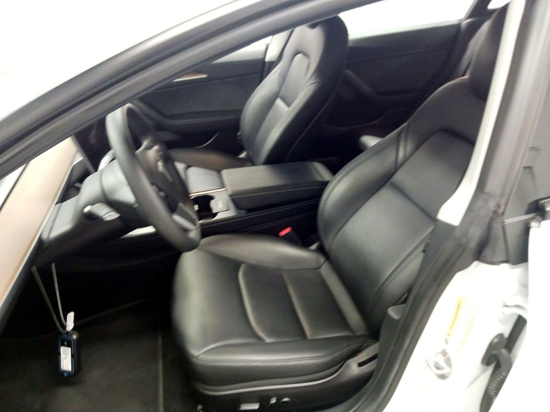 Thumbnail: 2022 Tesla Model 3 - 9