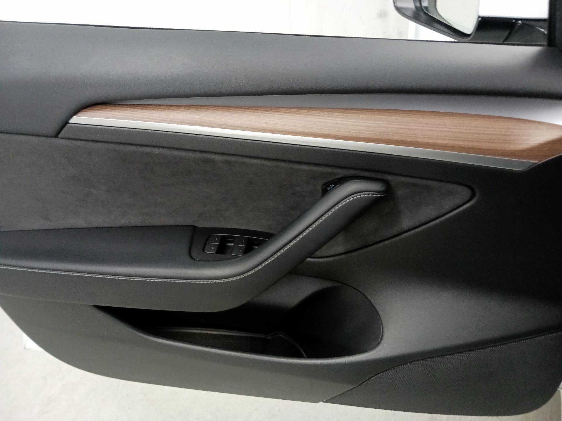 Thumbnail: 2022 Tesla Model 3 - 10