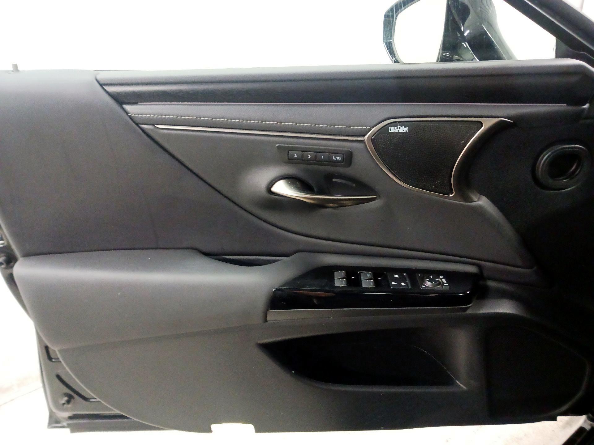 Thumbnail: 2025 Lexus ES - 10