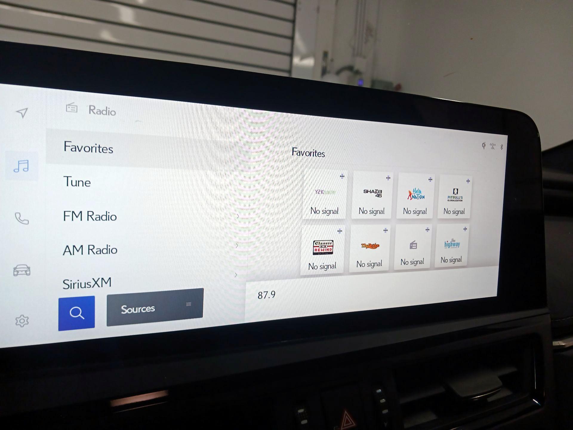 Thumbnail: 2025 Lexus ES - 13