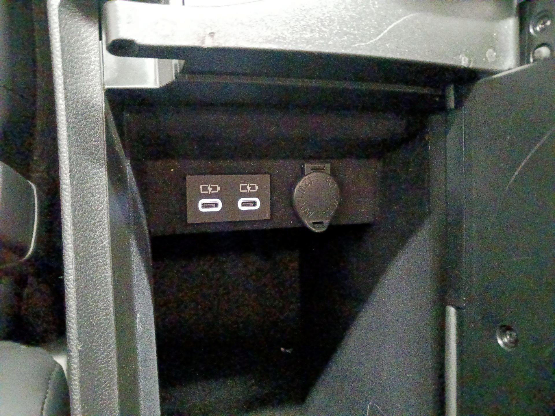 Thumbnail: 2025 Lexus ES - 16