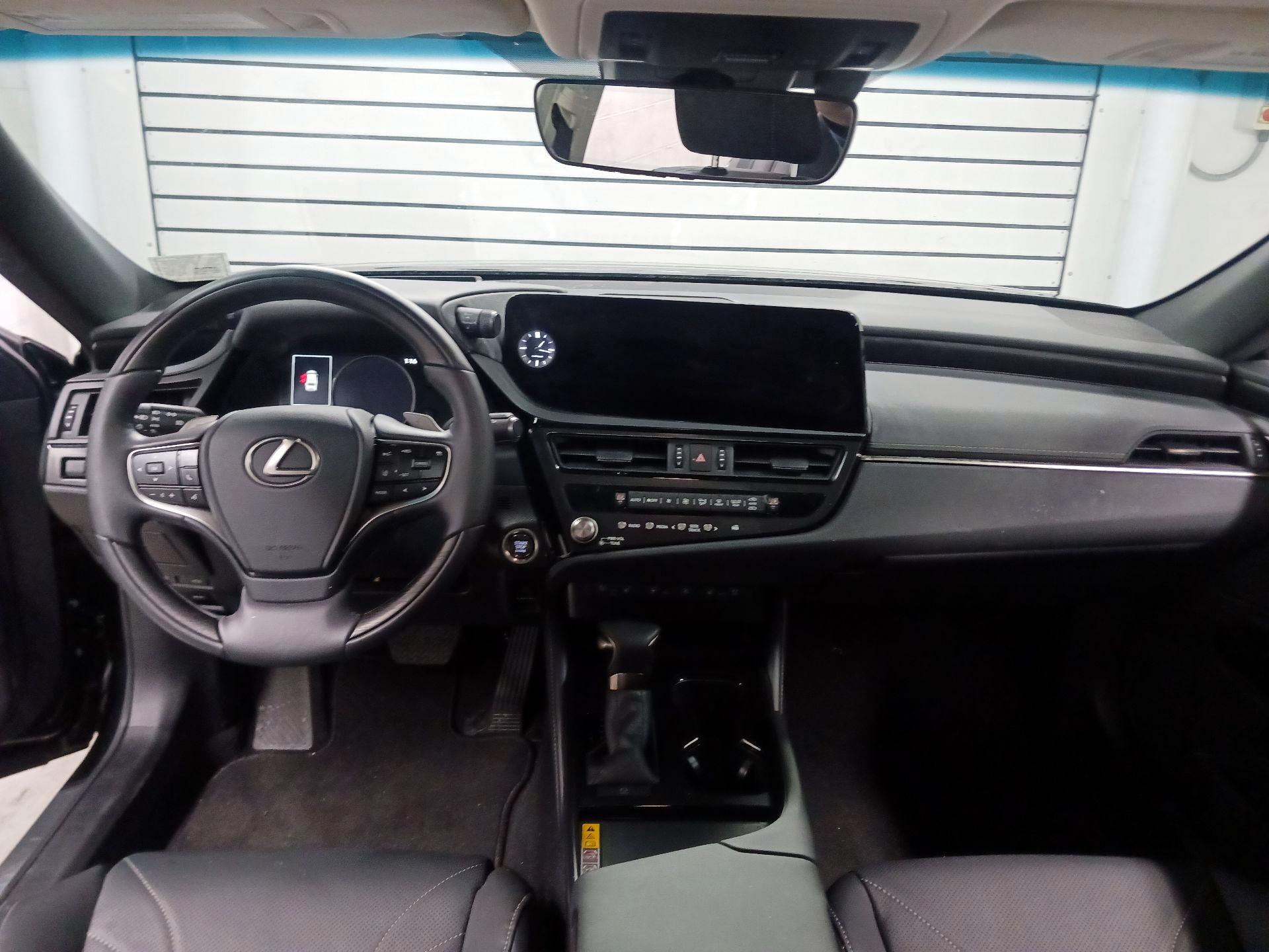 Thumbnail: 2025 Lexus ES - 8