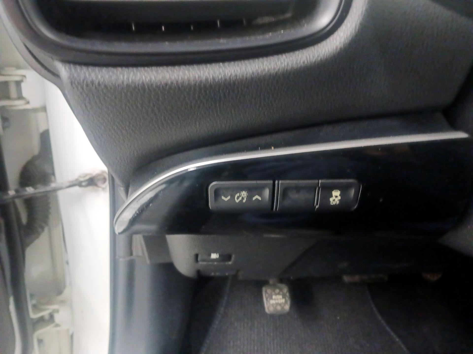 Thumbnail: 2016 Toyota Prius - 11