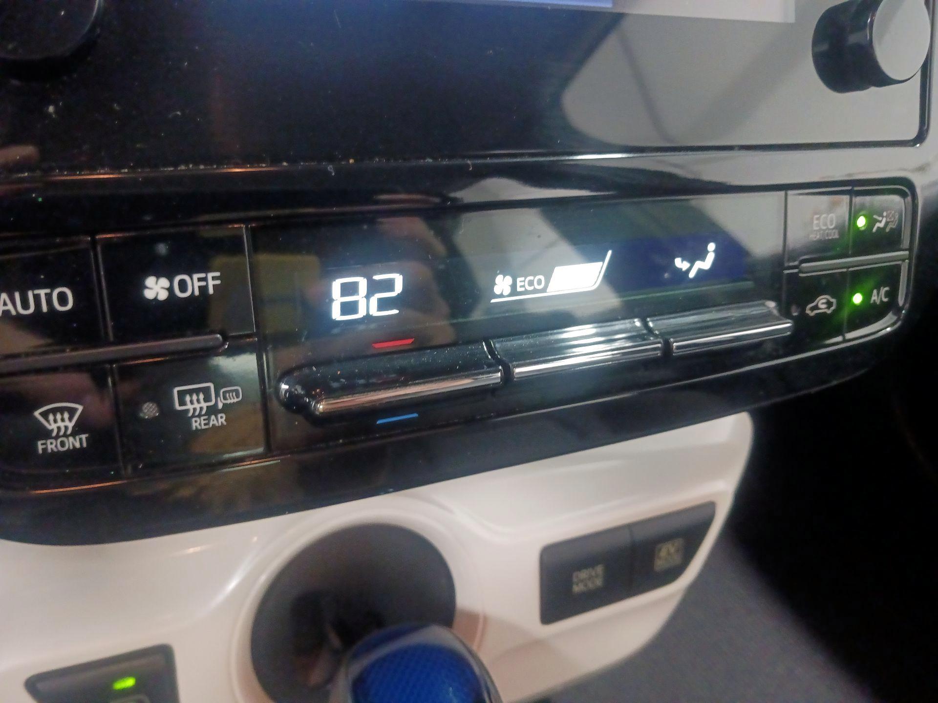 Thumbnail: 2016 Toyota Prius - 14