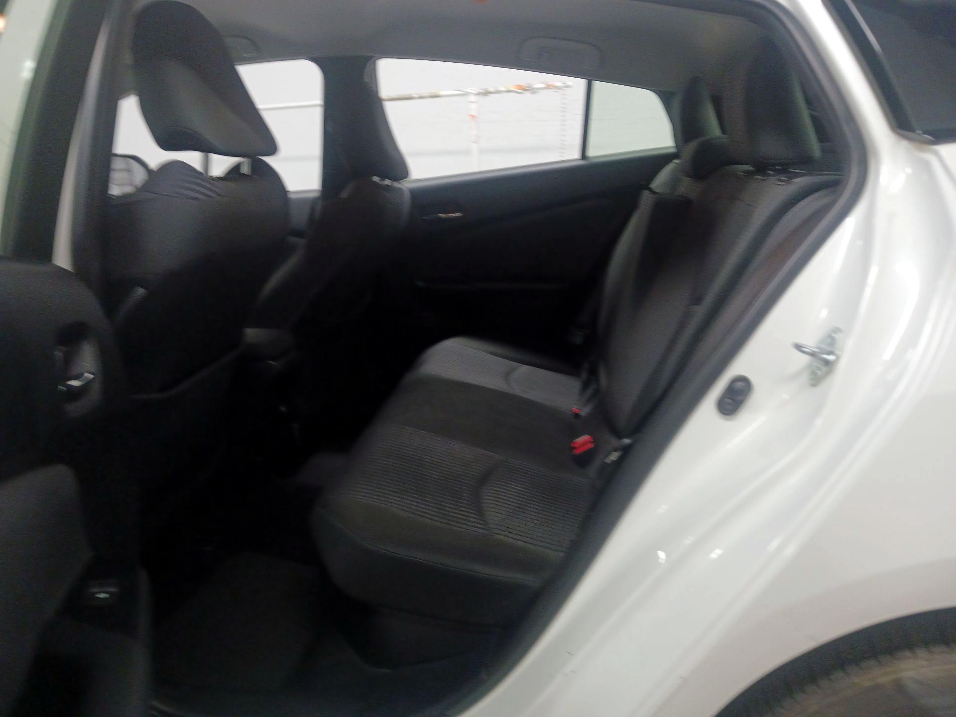 Thumbnail: 2016 Toyota Prius - 17