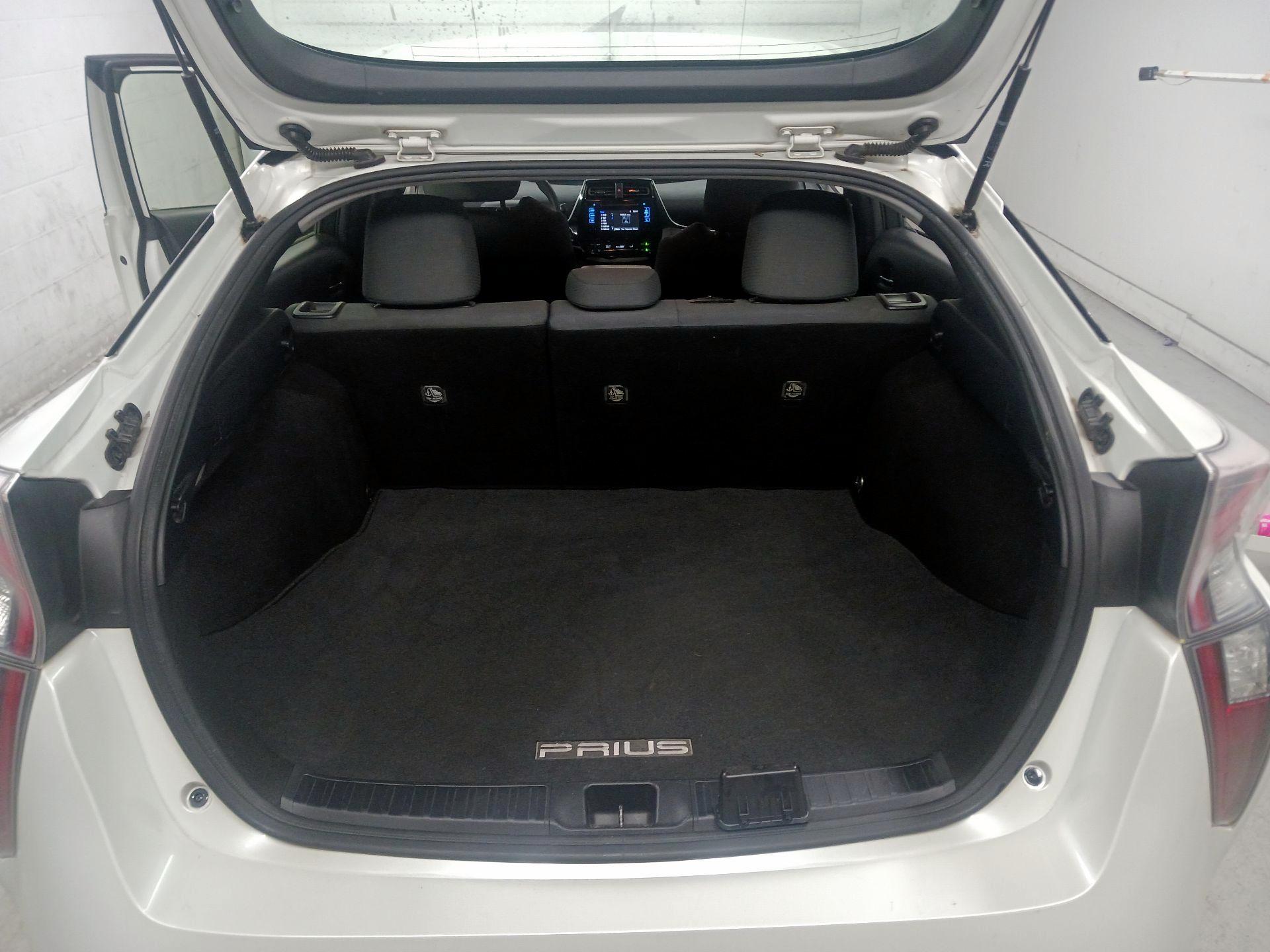 Thumbnail: 2016 Toyota Prius - 18