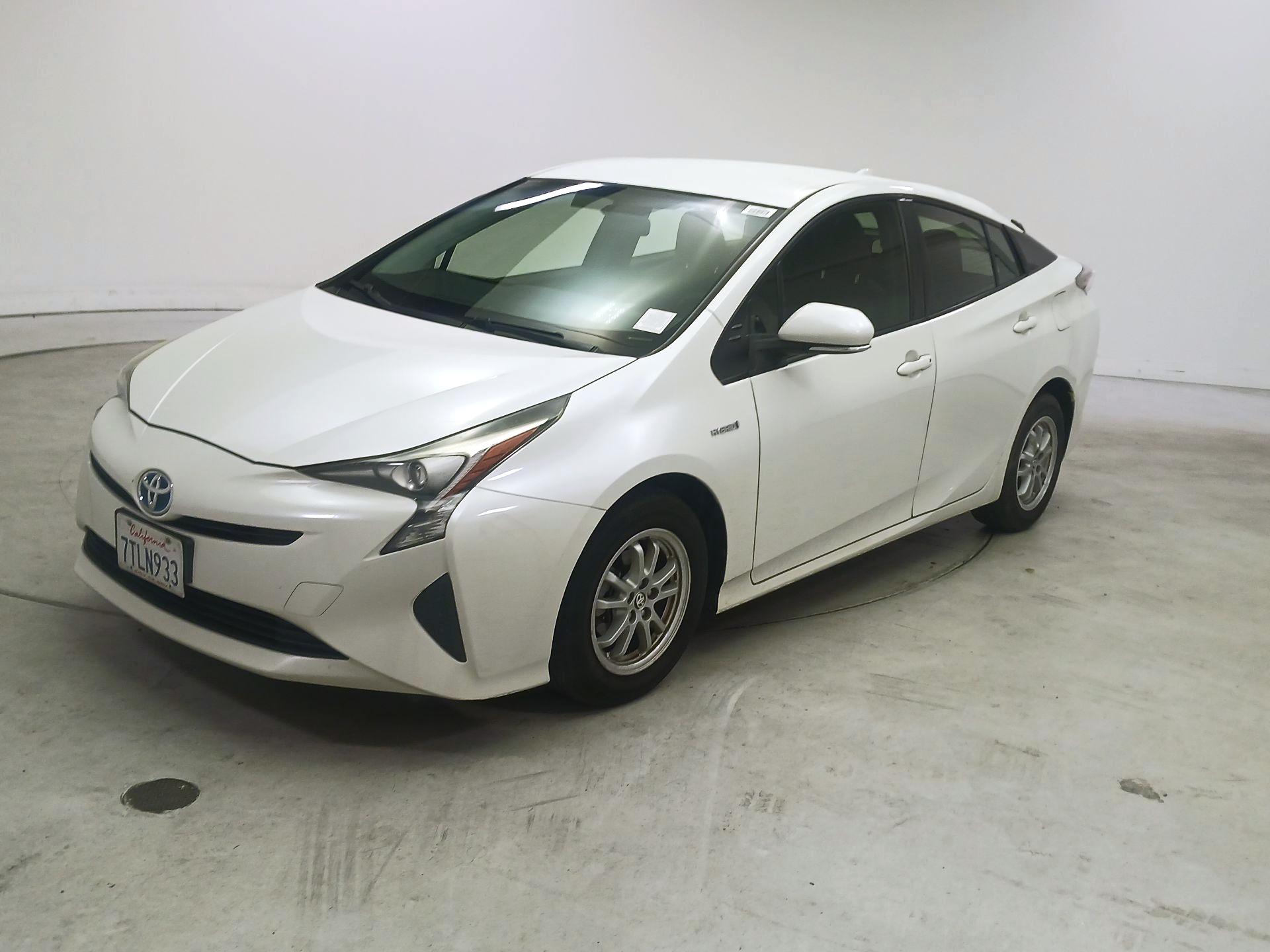 Thumbnail: 2016 Toyota Prius - 3