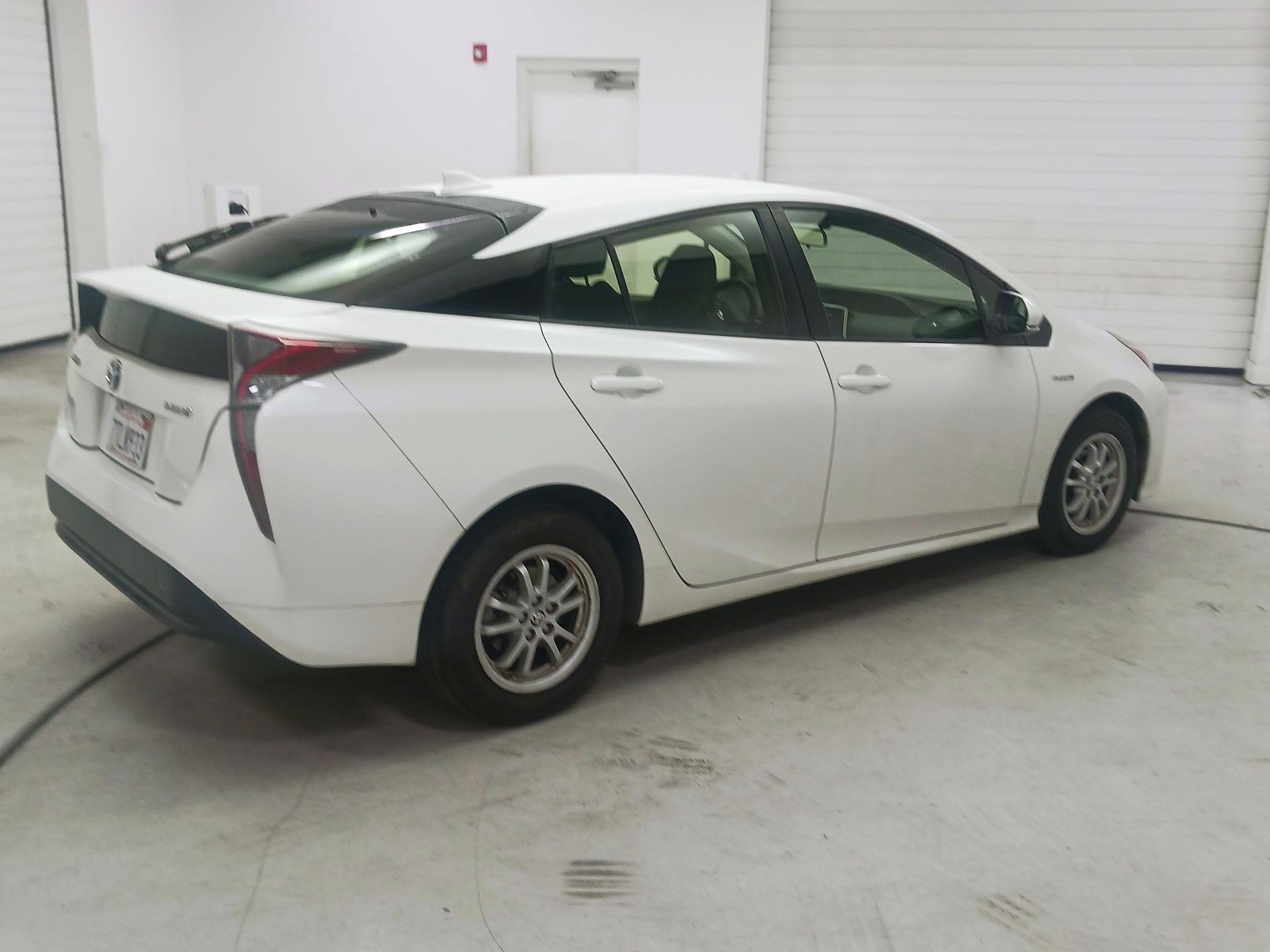 Thumbnail: 2016 Toyota Prius - 5