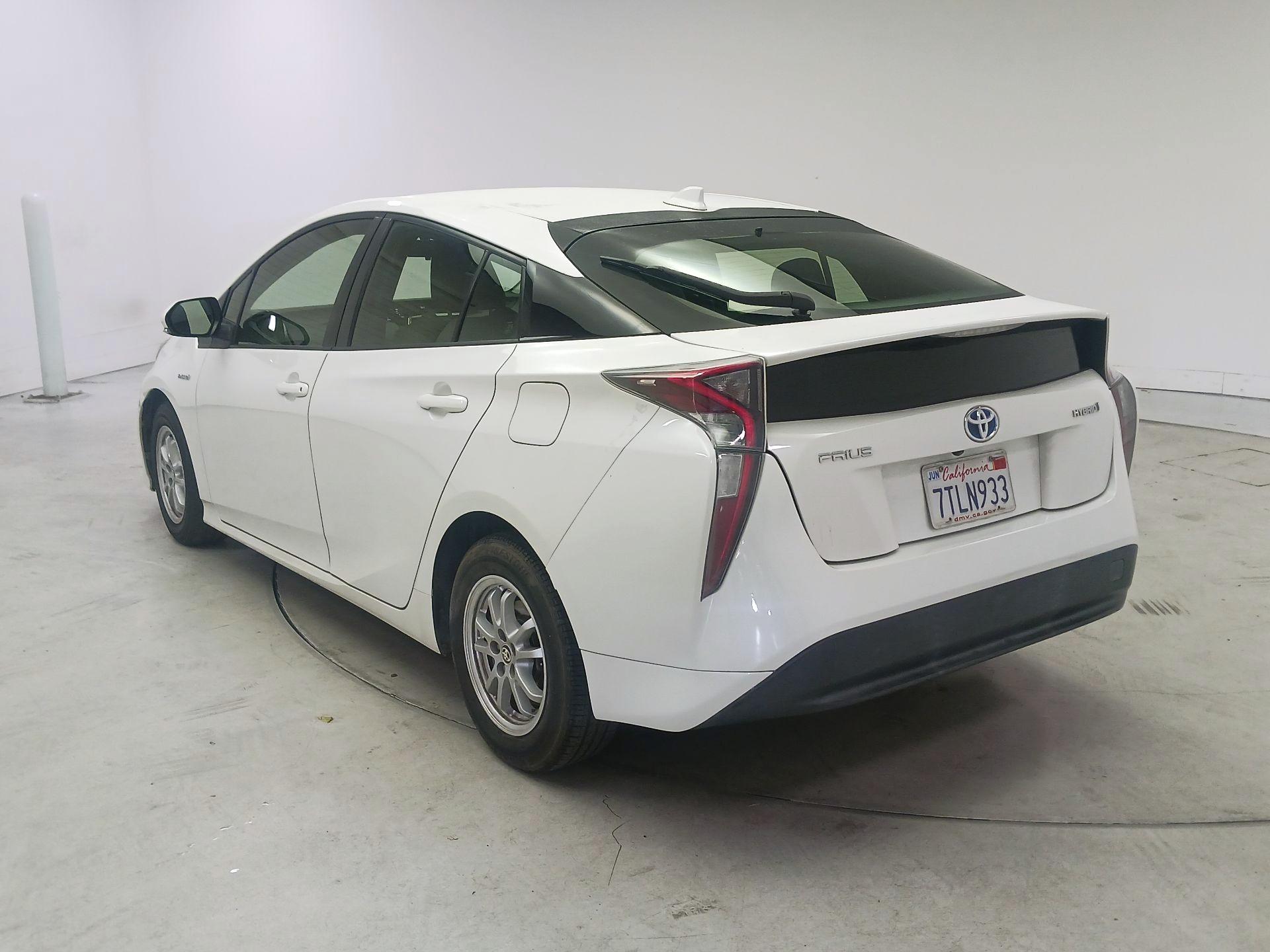 Thumbnail: 2016 Toyota Prius - 7