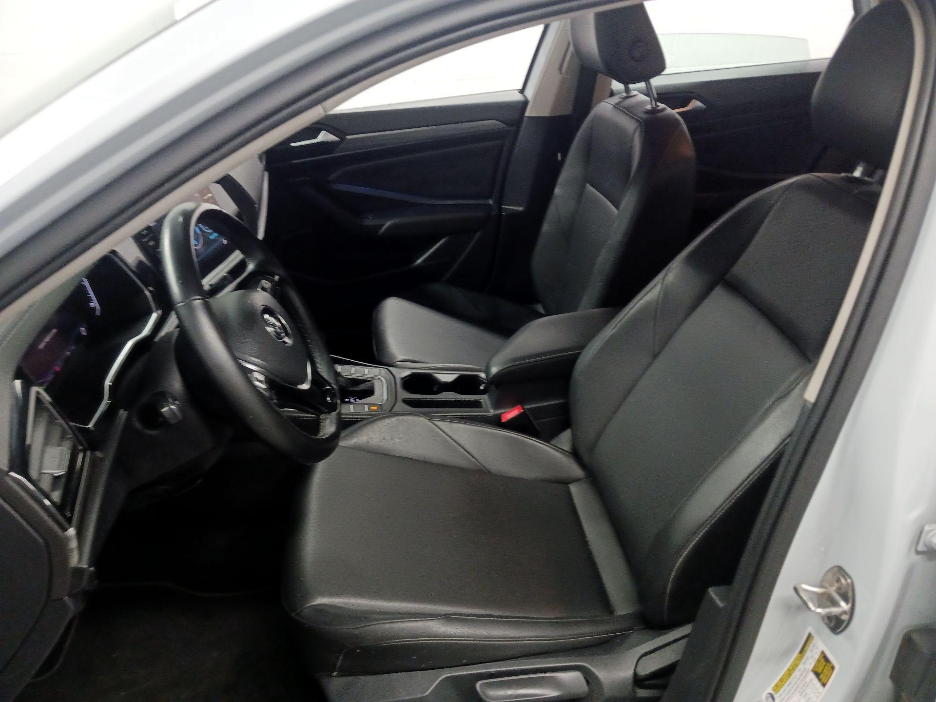 Thumbnail: 2019 Volkswagen Jetta - 9